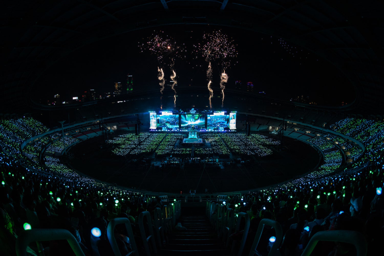 『IU CONCERT The Golden Hour』より