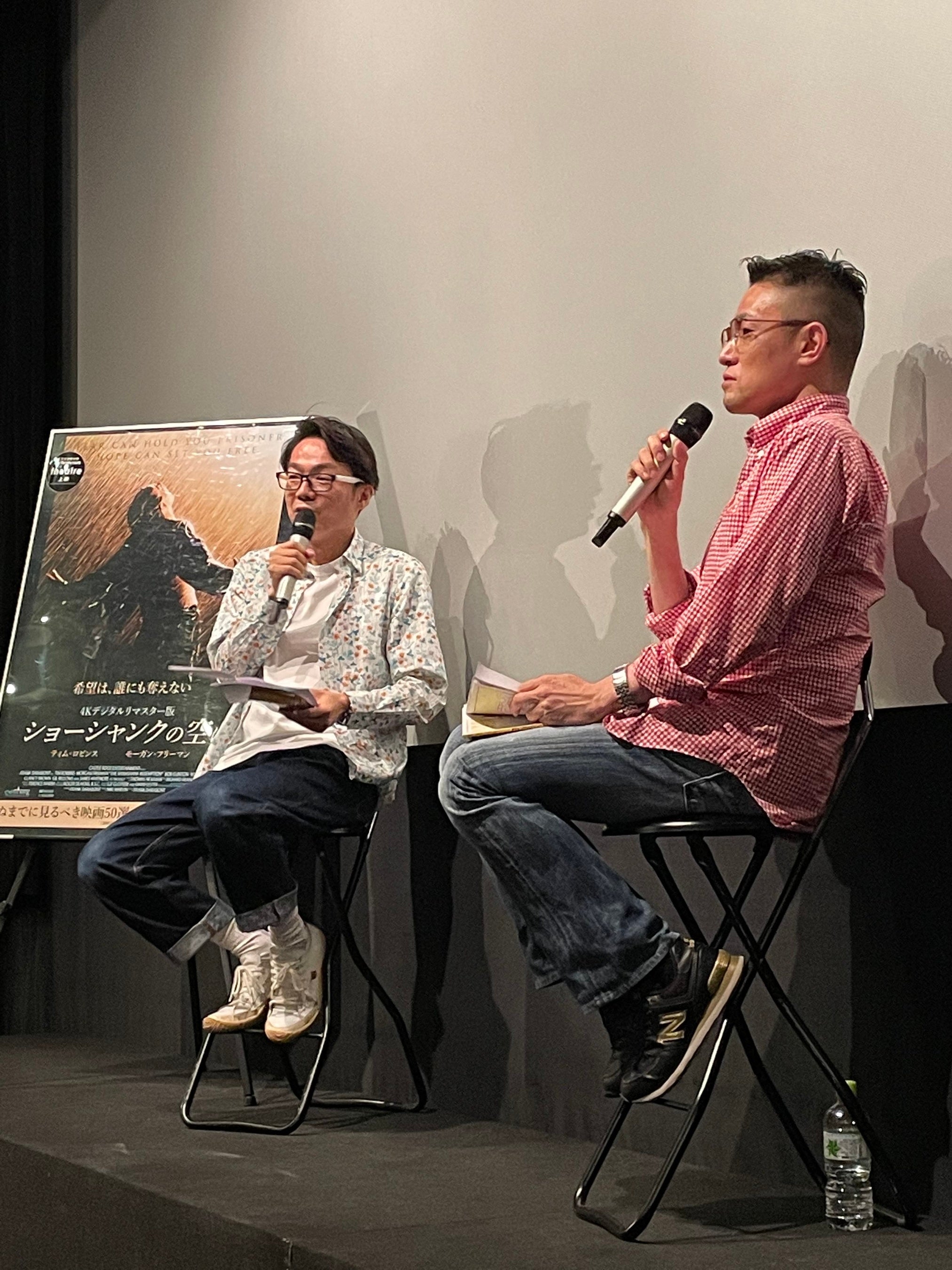 トークの様子（奥：稲田豊史氏、手前：よしひろまさみち氏）