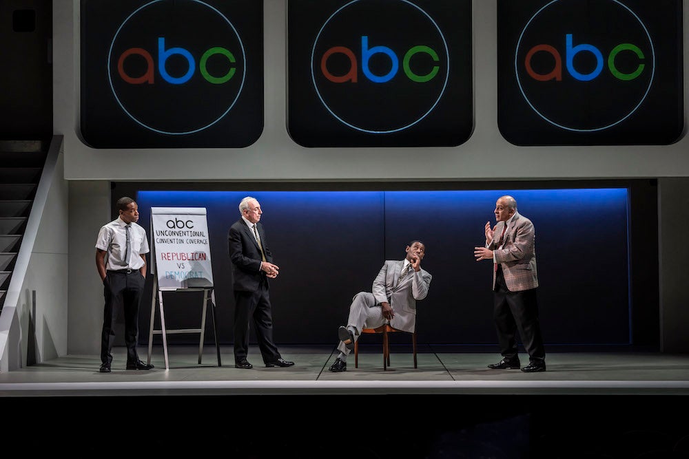 NTLive「ベスト・オブ・エネミーズ」©️Johan Persson