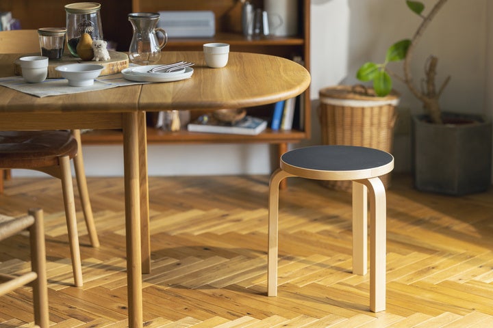 インテリアチェア使用イメージ ©SAWARISE