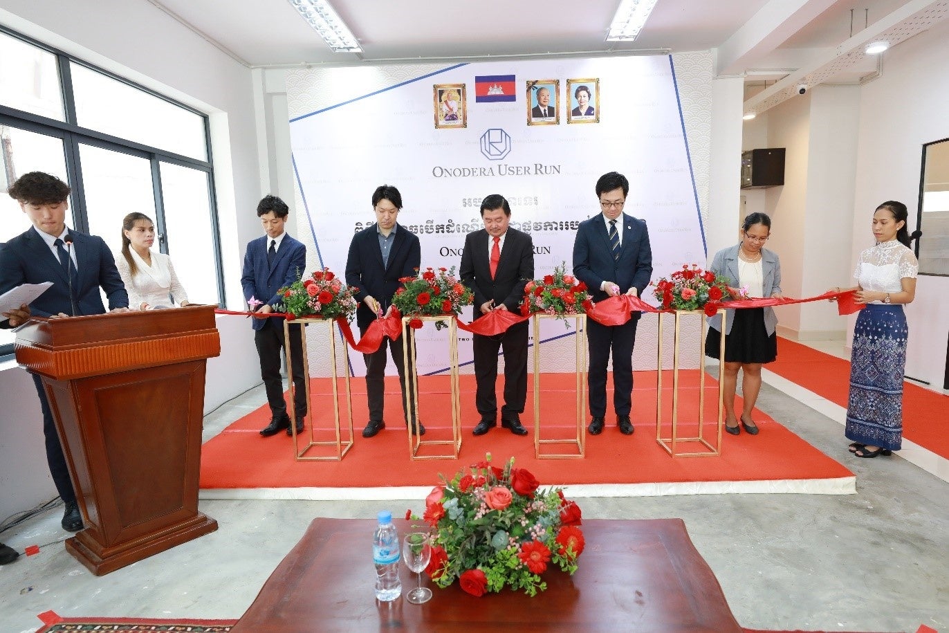 【オープニングセレモニーテープカットの様子】