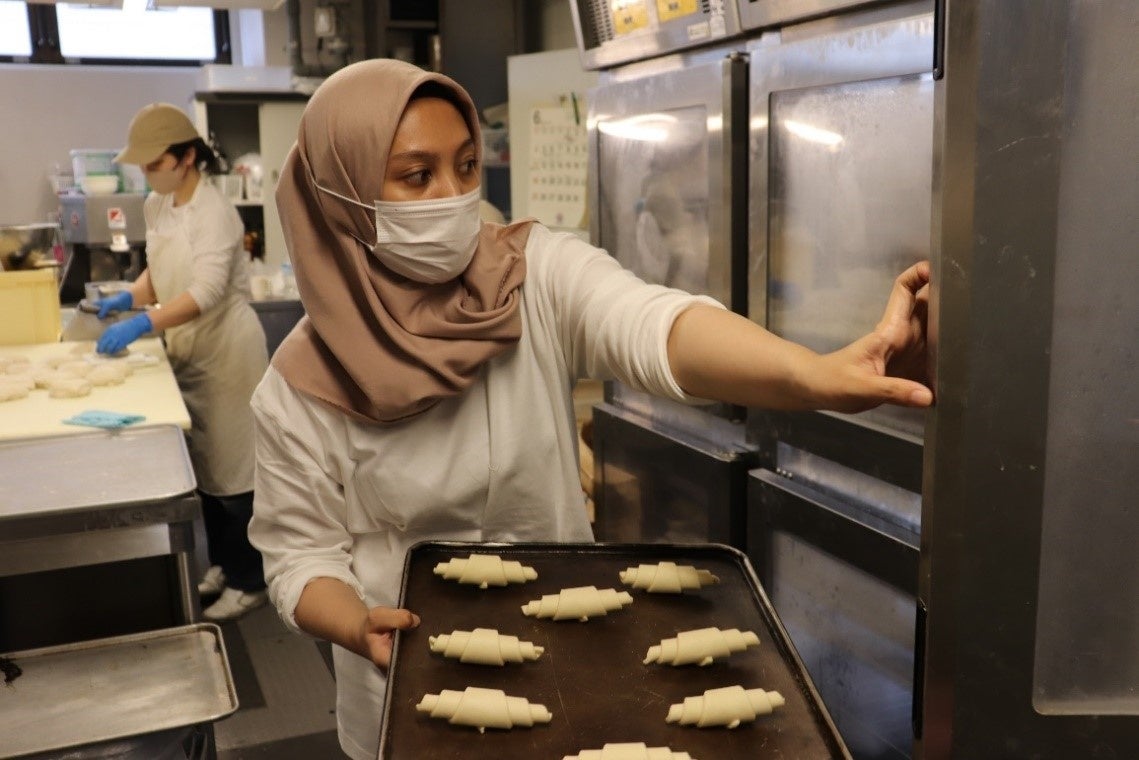 ■店舗で初業務の様子