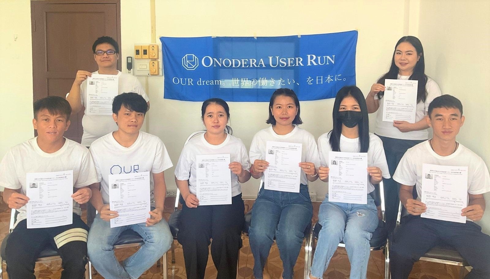 ■国外受験で合格をした8名（男女4名ずつ）