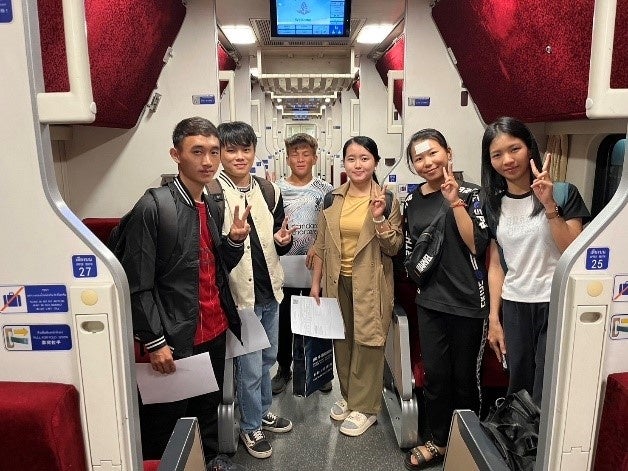 ■タイの試験会場に向かう航空機内での様子