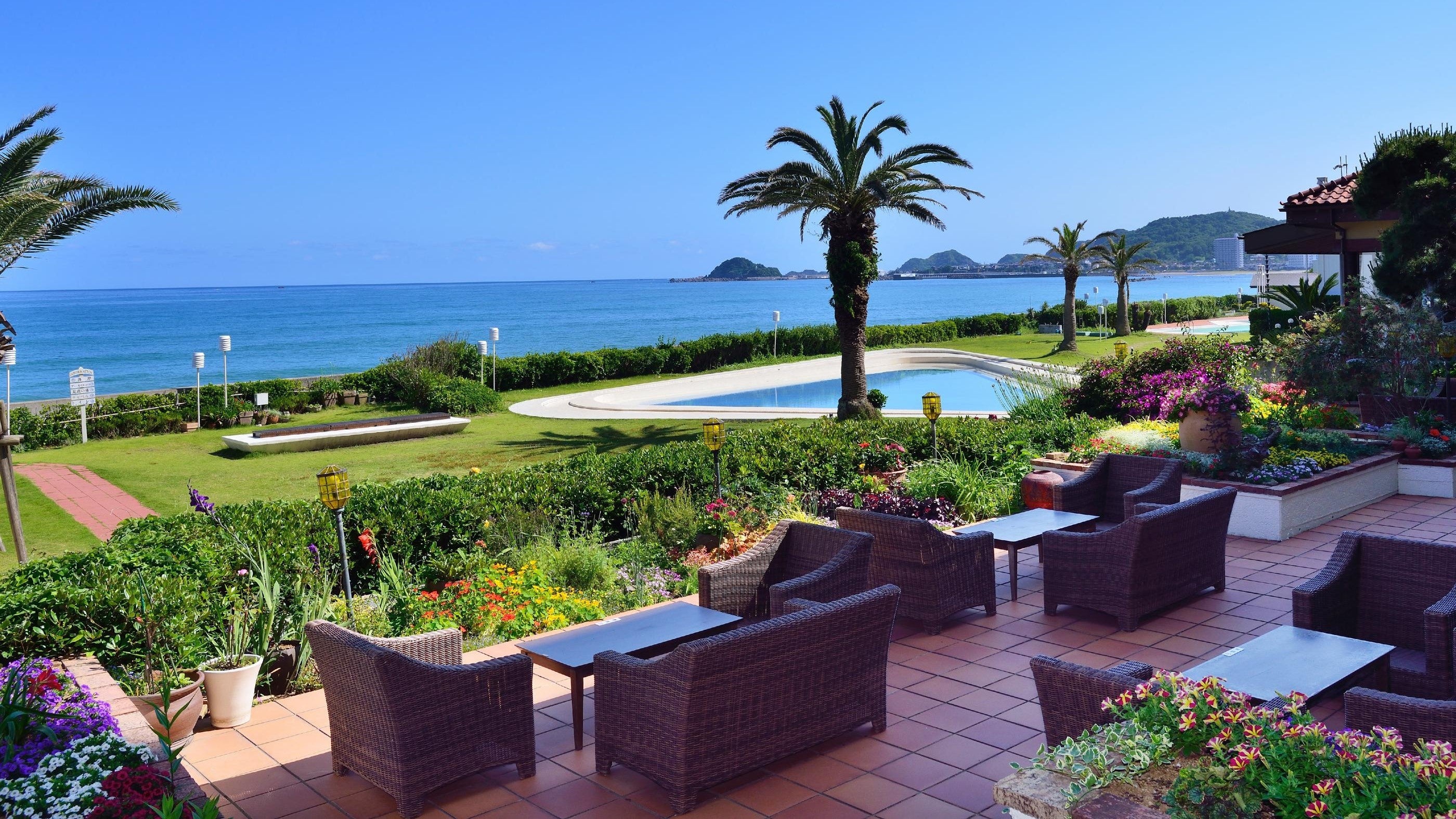 シーサイドガーデンで波の音と爽やかな風に癒される