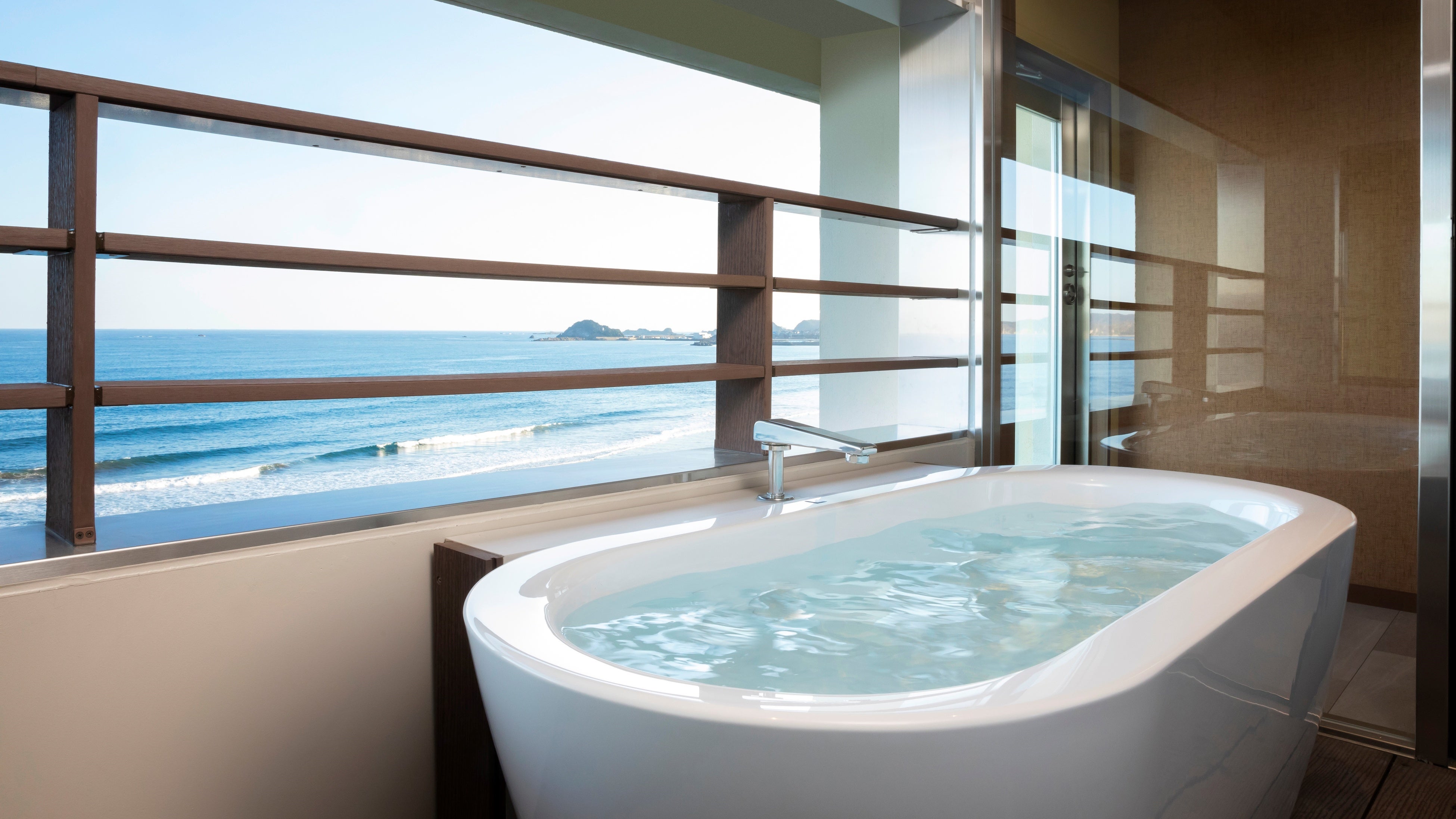 露天風呂付プレミアムデラックス洋室B　～潮騒を聴きながら寛ぐ贅沢な時間～