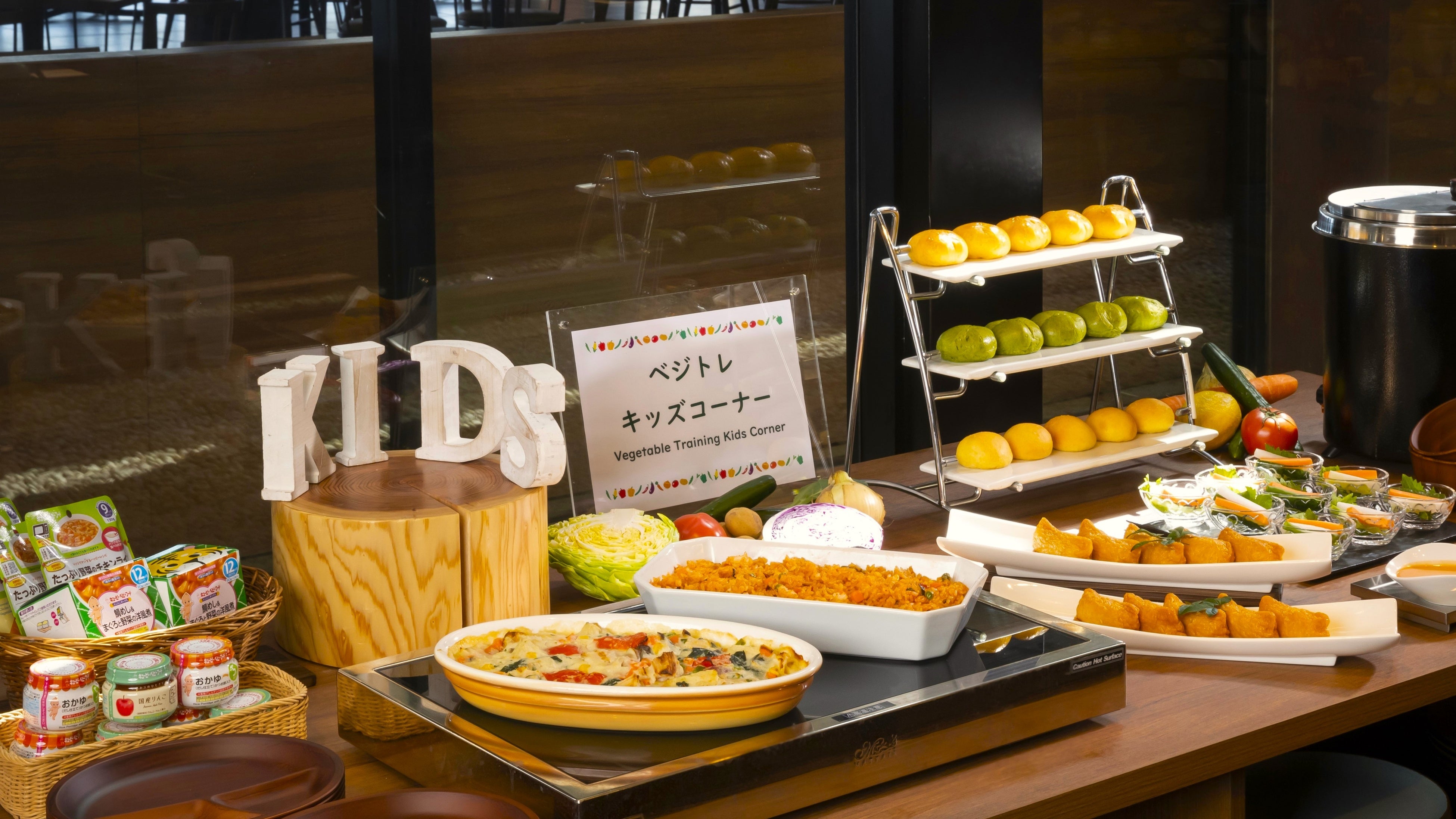 野菜好きになるための「ベジトレ」や離乳食含めお子様が喜ぶメニューを10種類以上取り揃えた充実のキッズコーナー