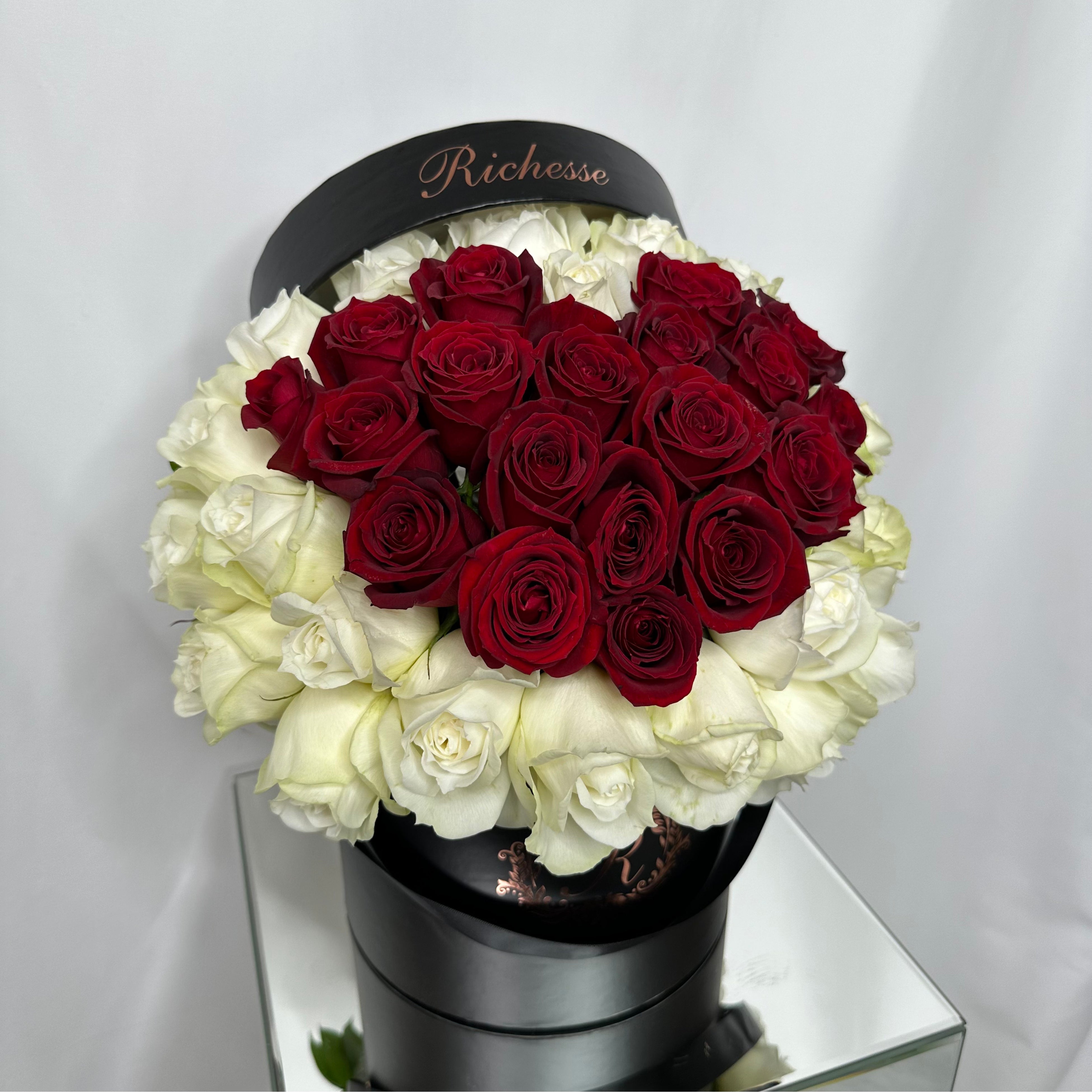 ハートのアレンジメント Mサイズ（BLACK BOX）