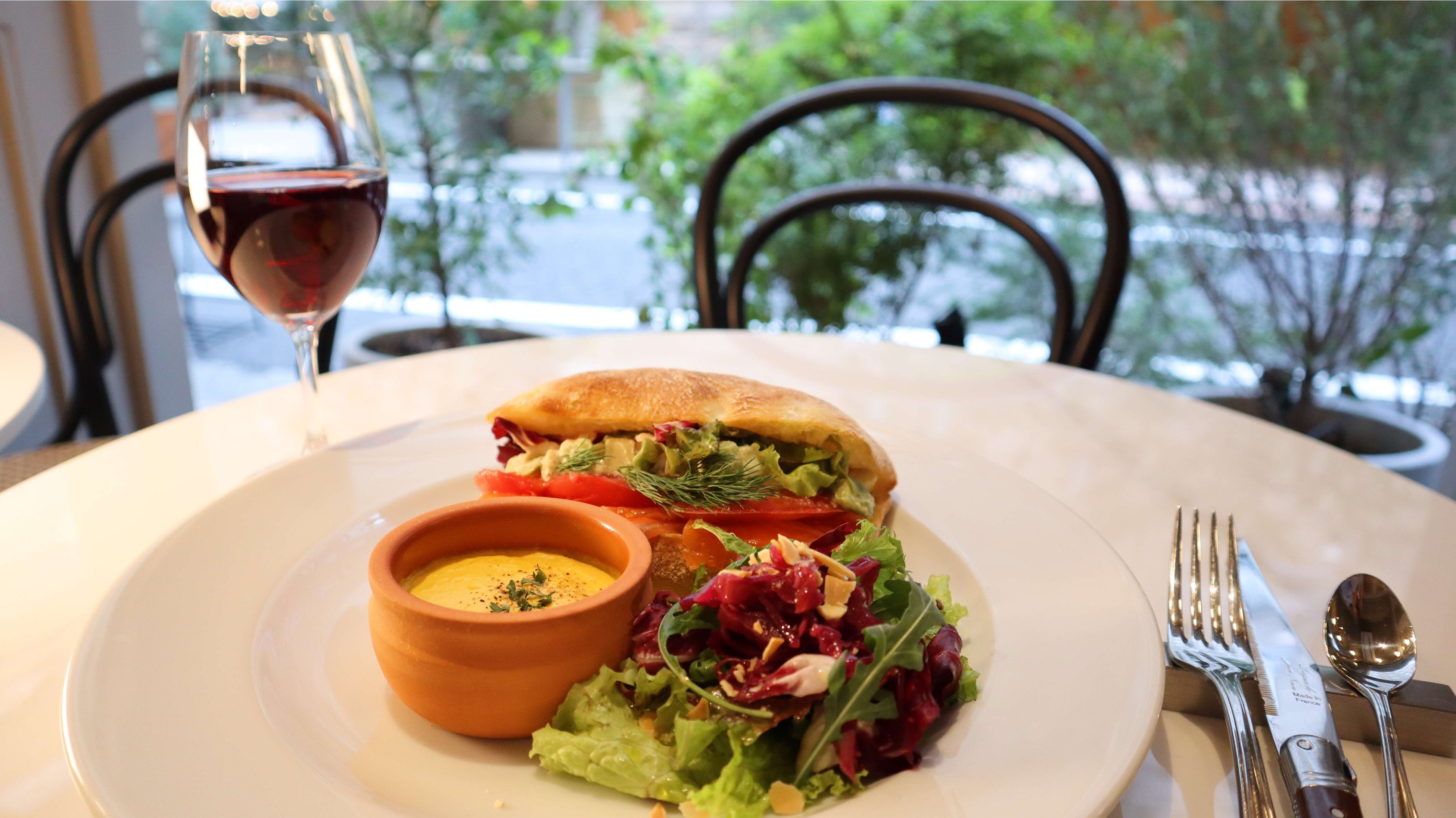 プレシアターセット：日替わりサンド(アボガドとサーモン)と野菜（カボチャ）のムース