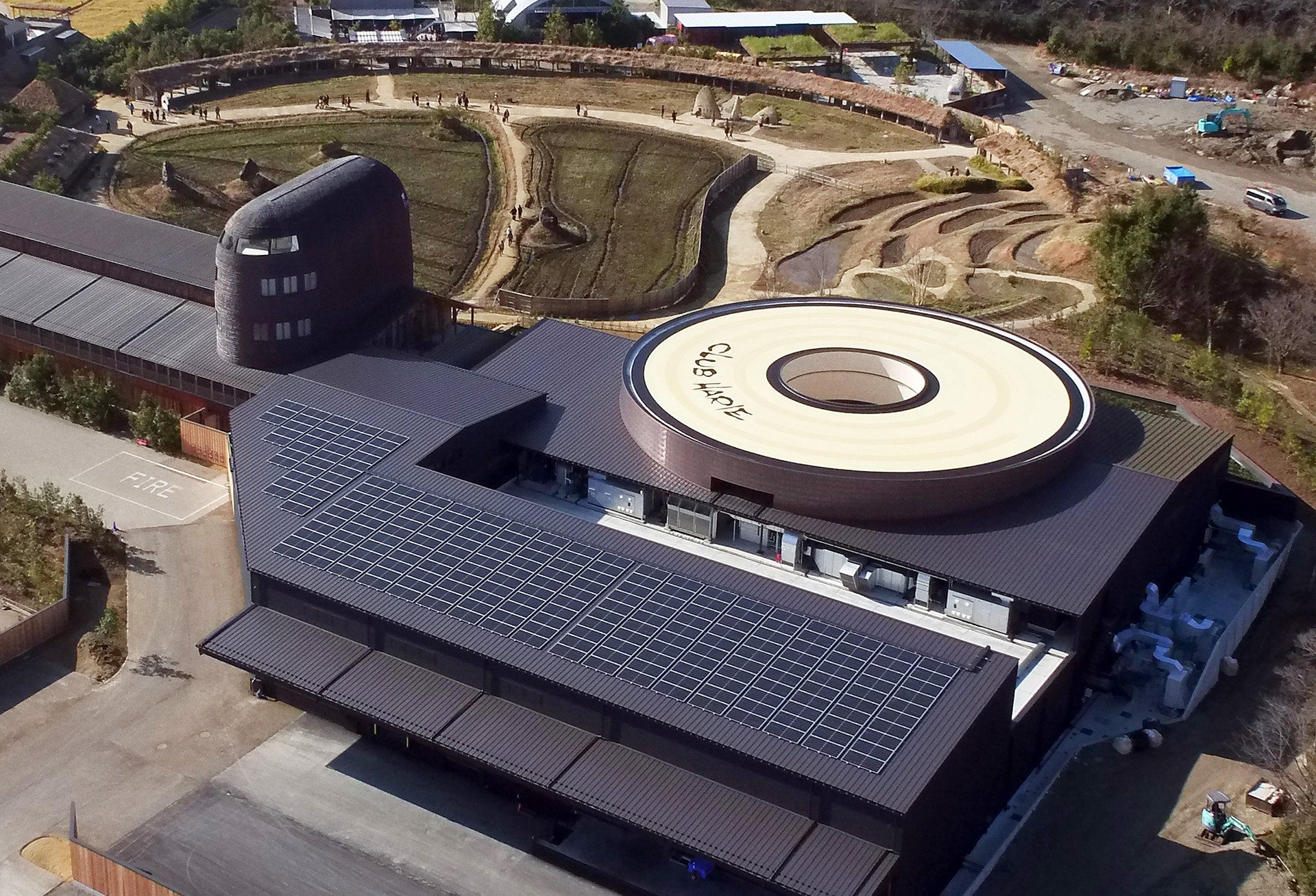 バームファクトリー屋上の太陽光パネル