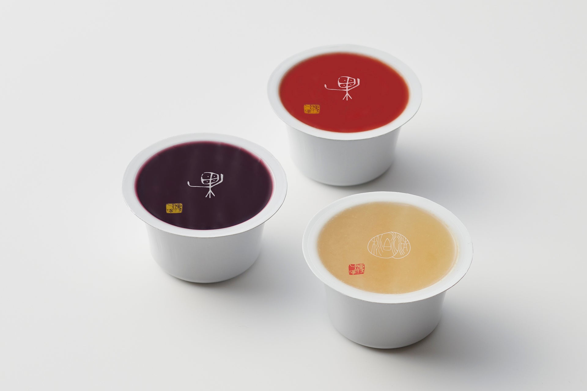 アルミ容器の「トマトゼリー」「ブルーベリーゼリー」「清水白桃ゼリー」