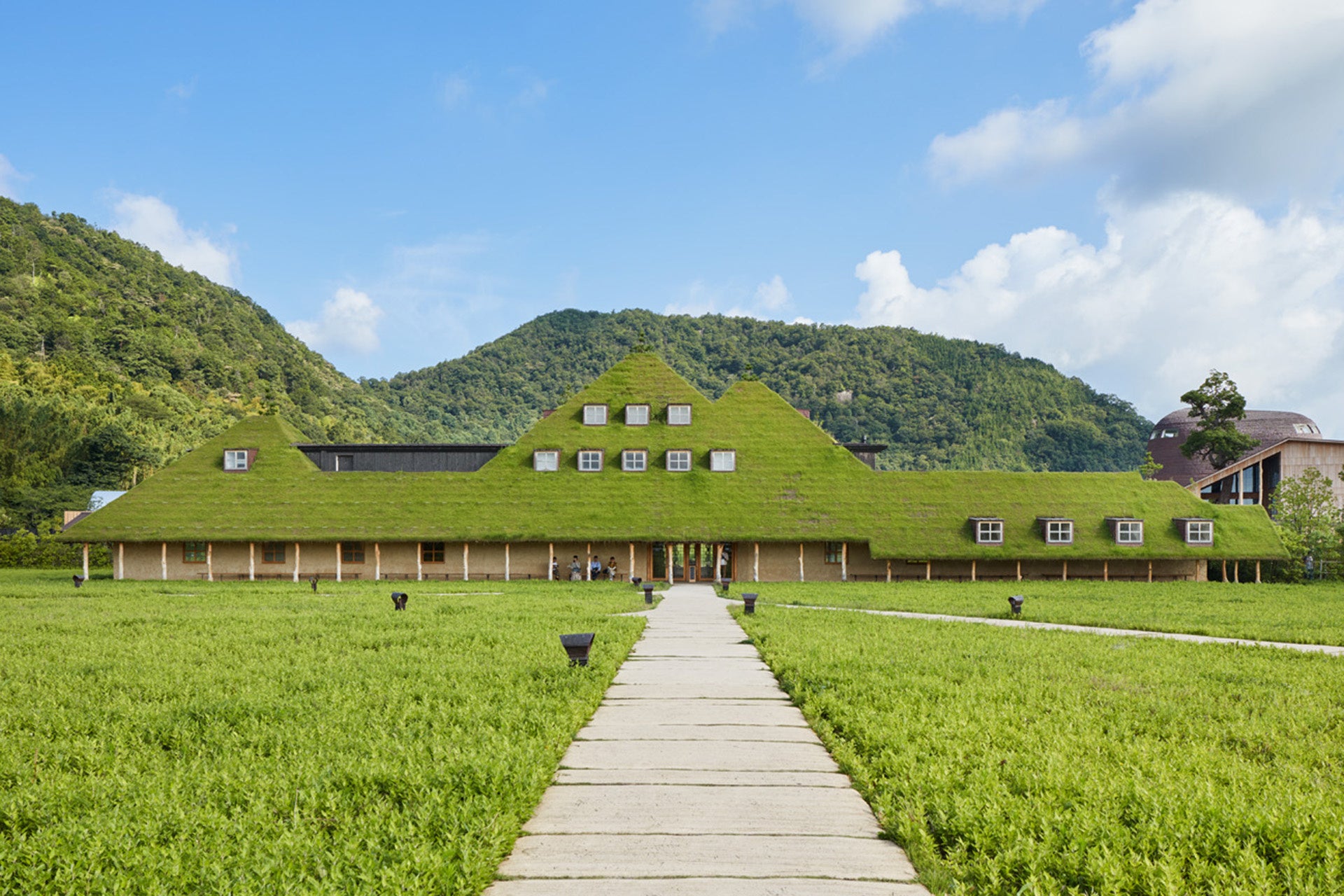 たねや・クラブハリエのフラッグシップ店「ラ コリーナ近江八幡」