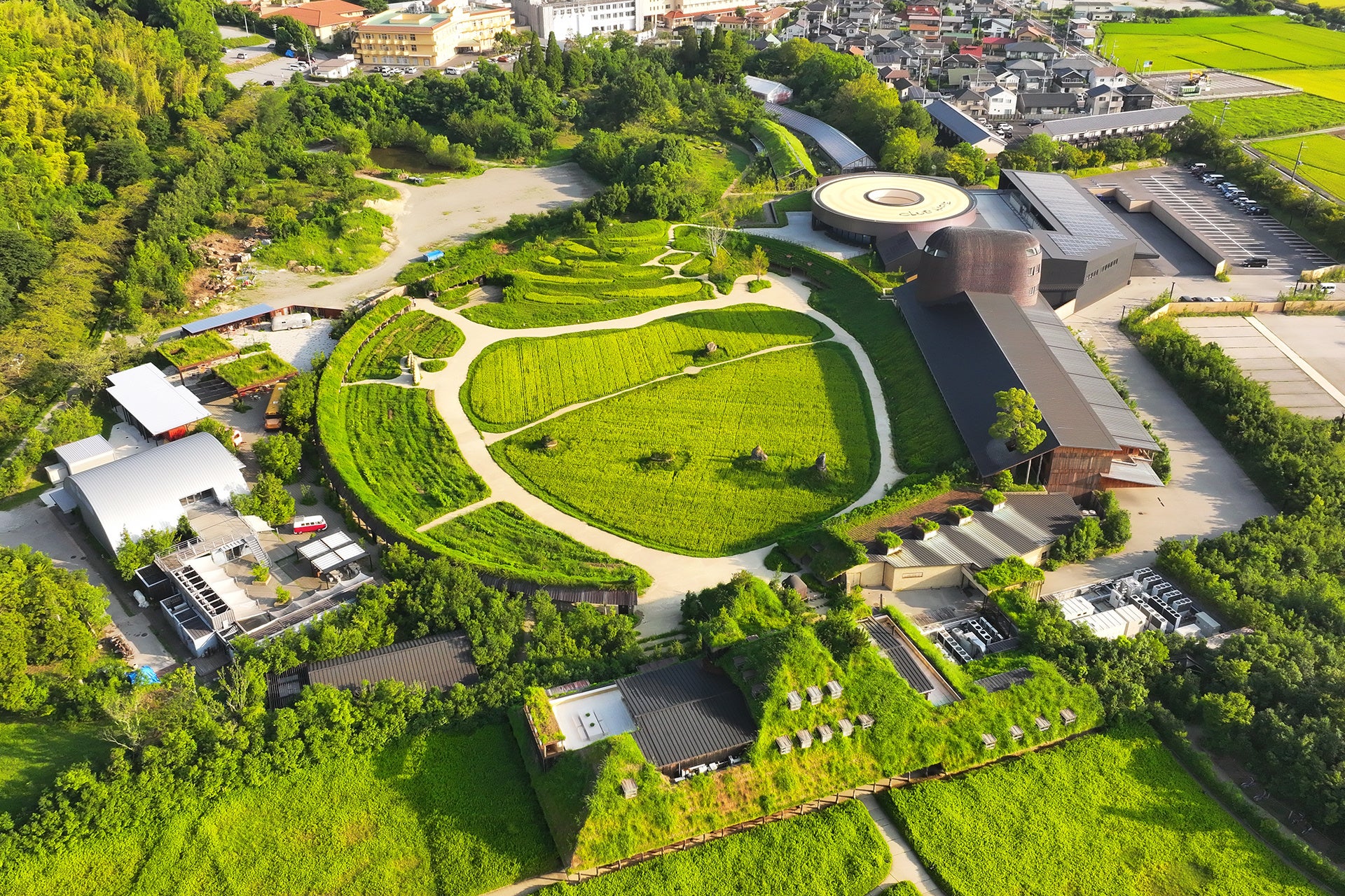 たねやのフラッグシップ店「ラ コリーナ近江八幡」（滋賀県近江八幡市）