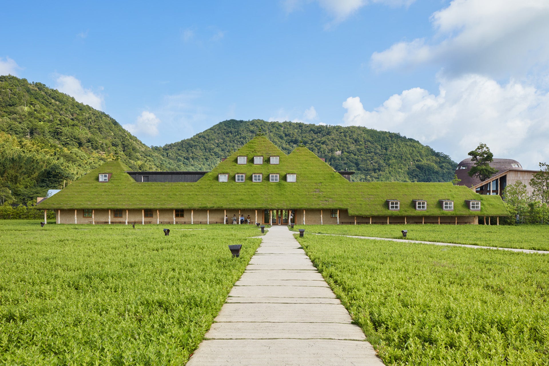 たねや・クラブハリエのフラッグシップ店「ラ コリーナ近江八幡」（滋賀県）