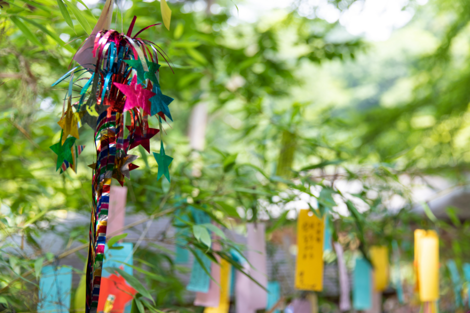 世界中の言葉で「ありがとう」と書かれた短冊がロンドンに集まる