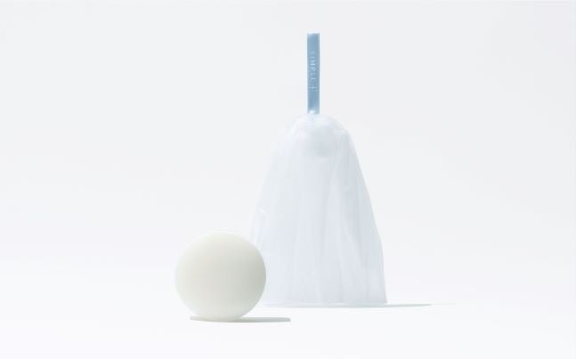 左:ソープ 右:洗顔泡立てネット