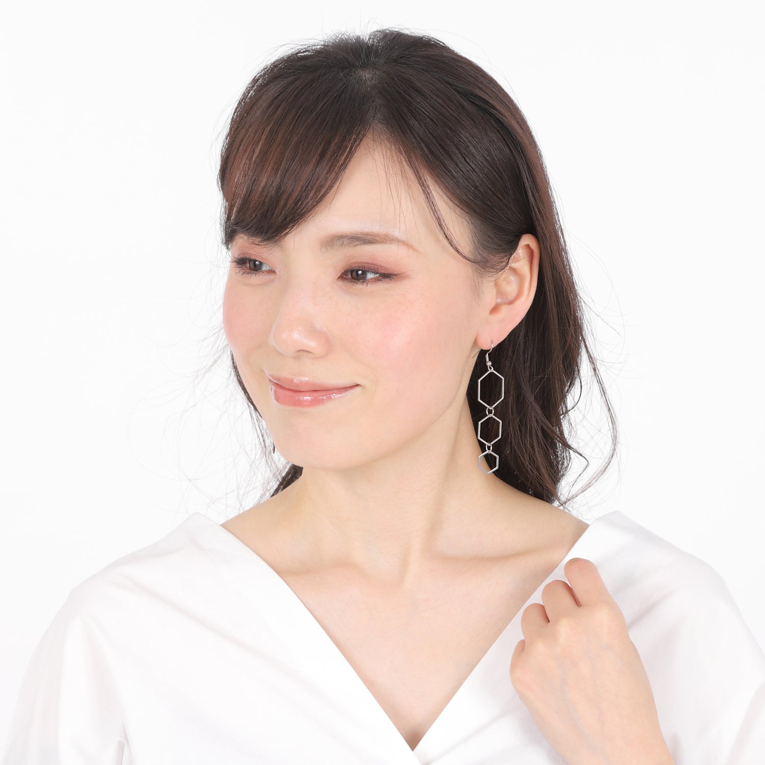 六角形ピアスモデル着用画像