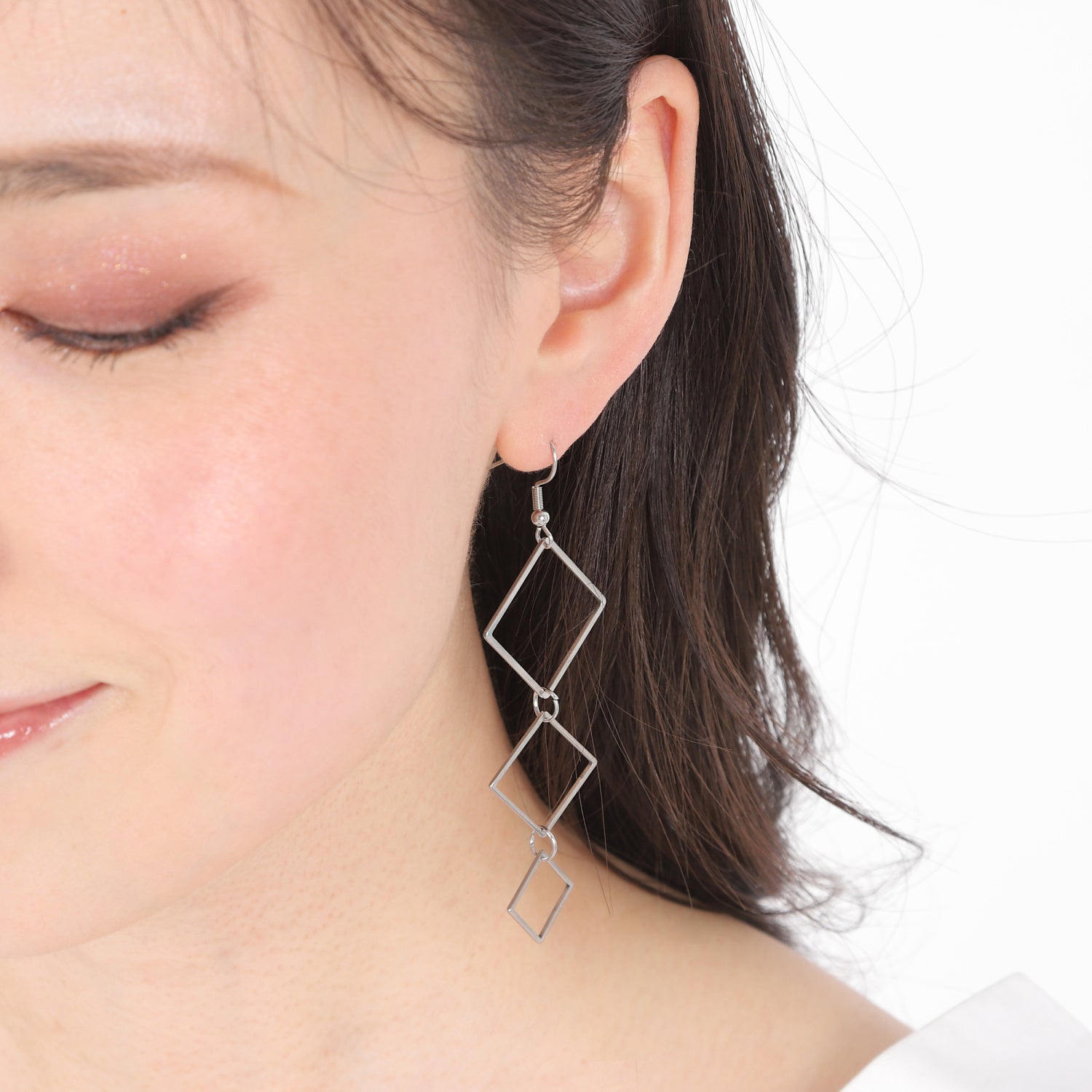 ひし形ピアスモデル着用画像