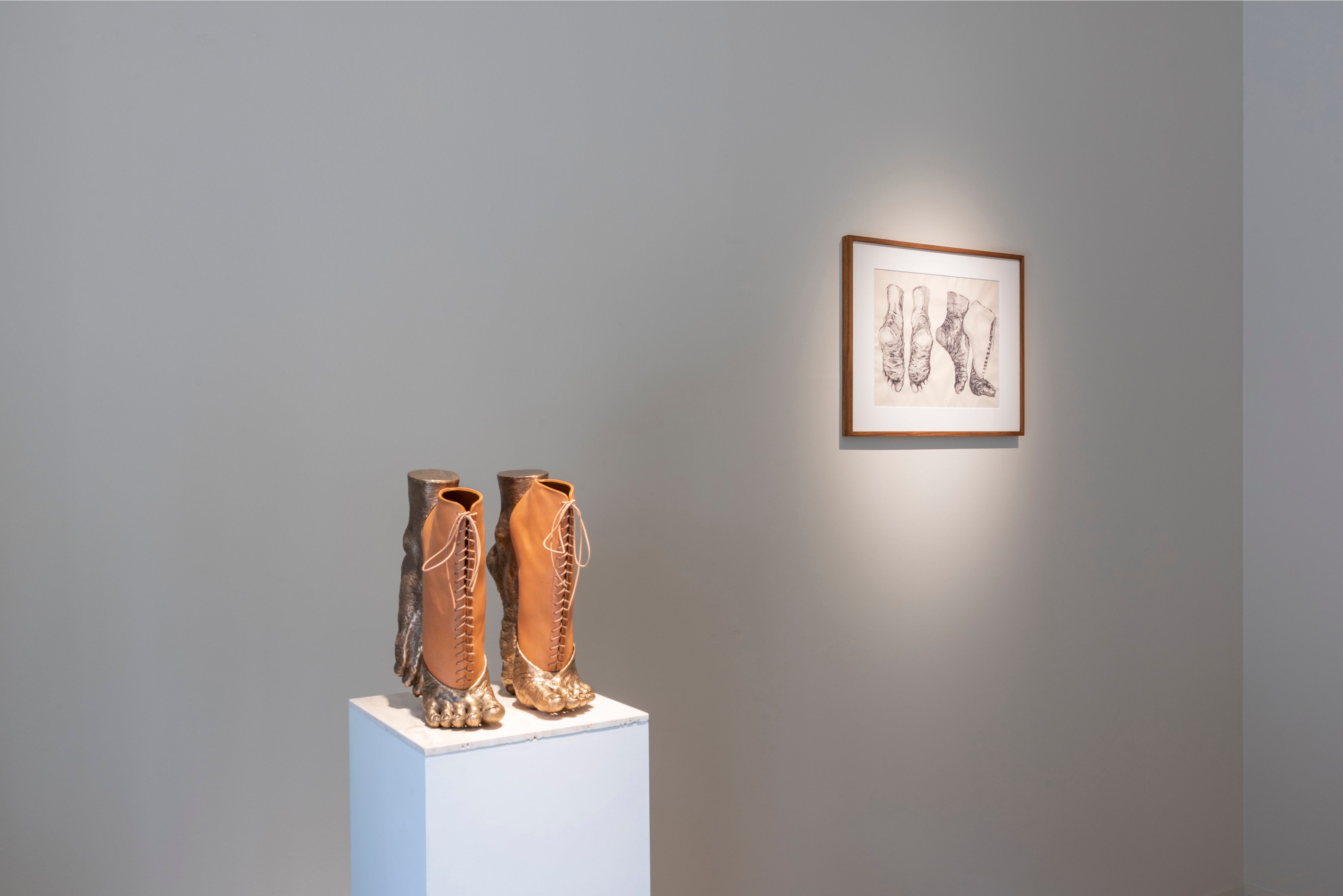 串野真也「忘却の旅人 - 人間讃花」展　©oka haruka