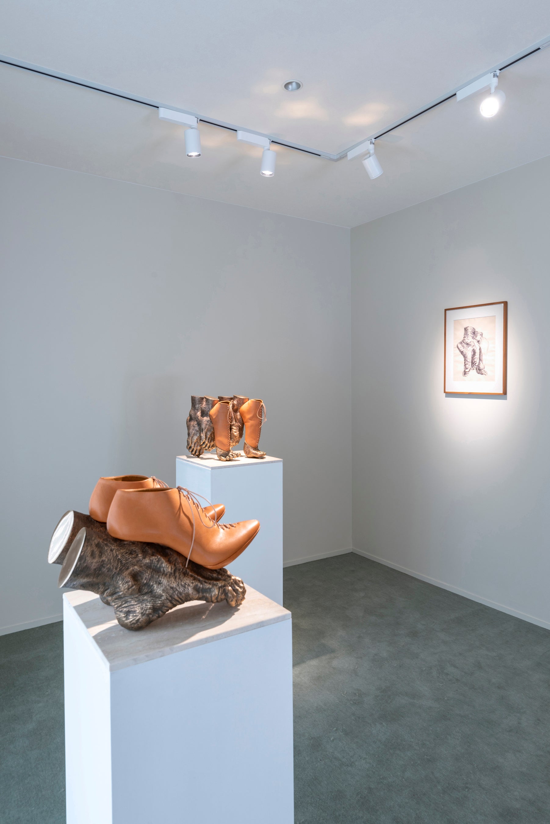 串野真也「忘却の旅人 - 人間讃花」展　©oka haruka