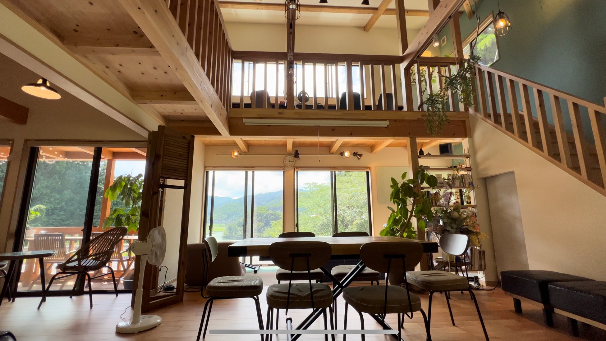 開放感のある音無てらす施設内の様子