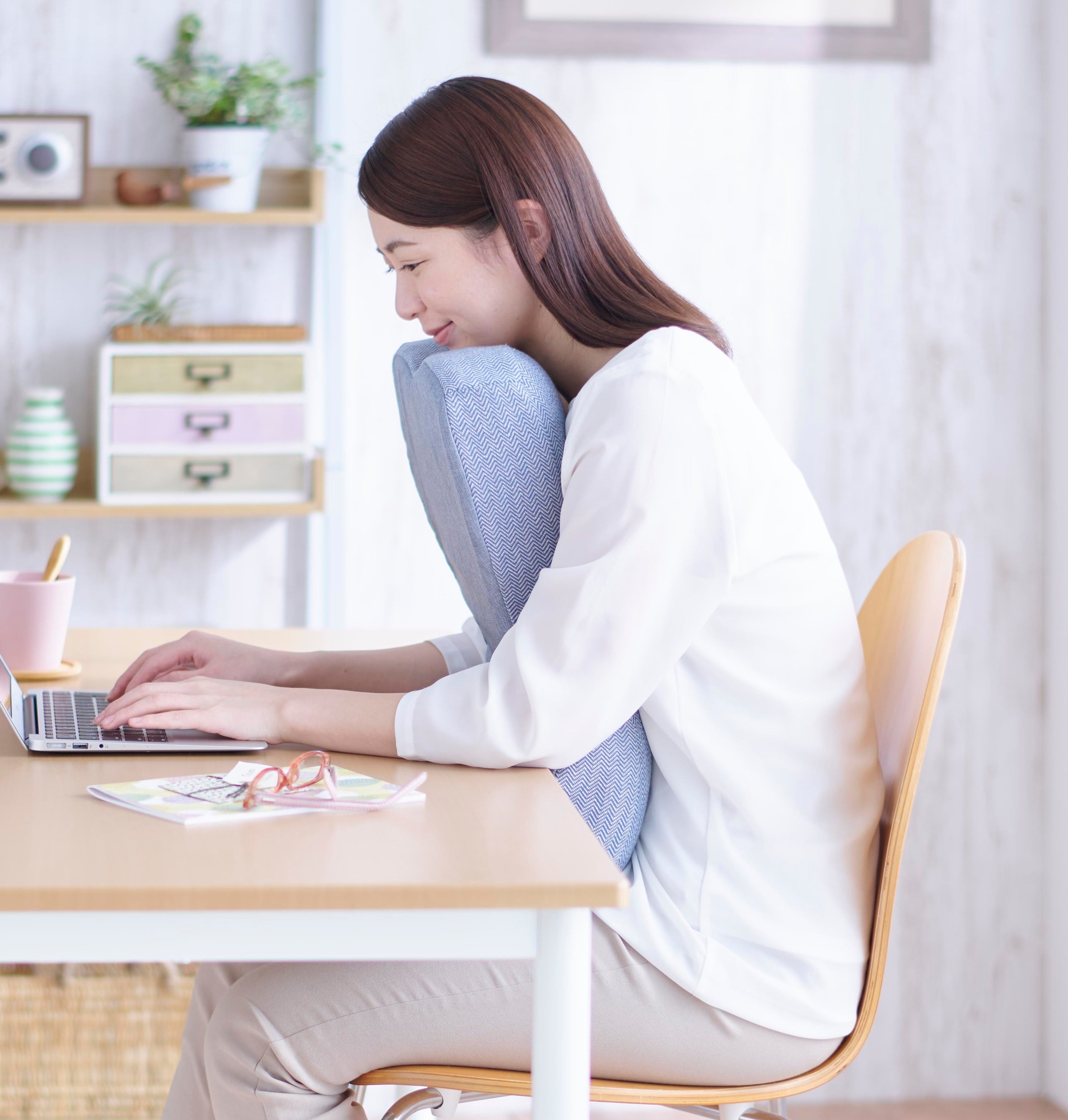 konemuri+  パワーナップピロー　mini Hug