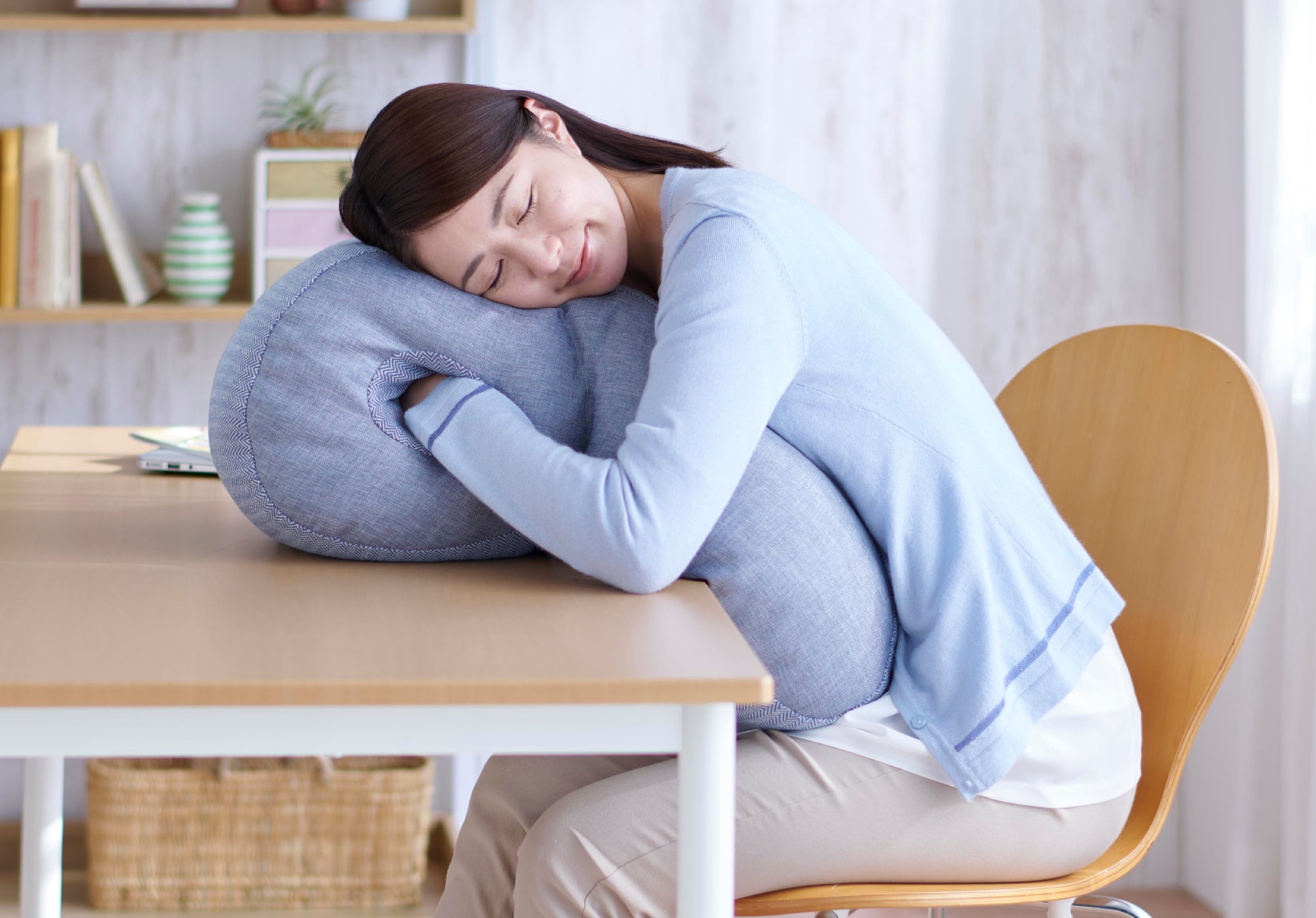 konemuri+ パワーナップピロー Hug