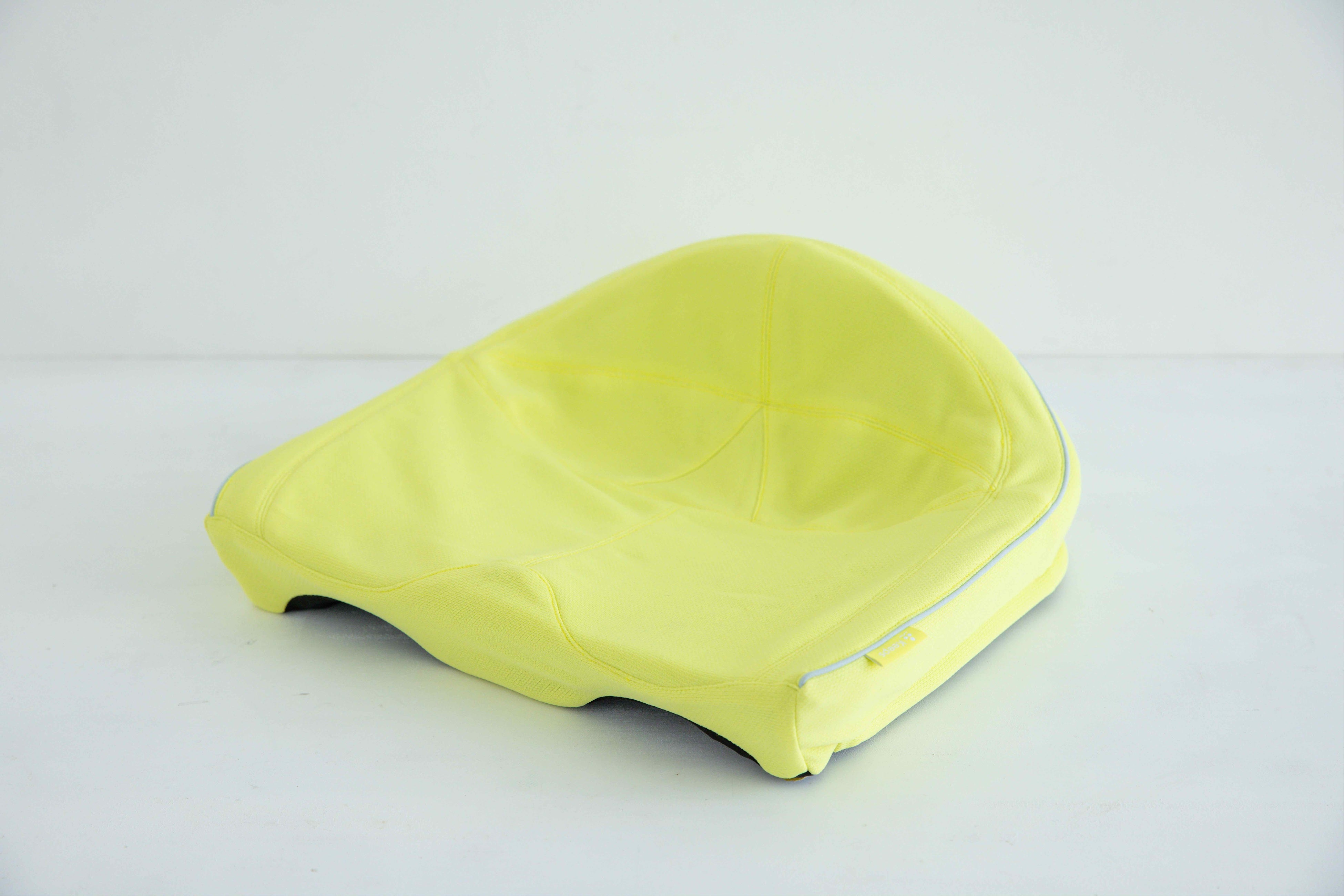 西川　keepsクッション　for kids　お尻のまくら Keeps クッション for kids 幅37×長さ34×高さ14cm イエロー
