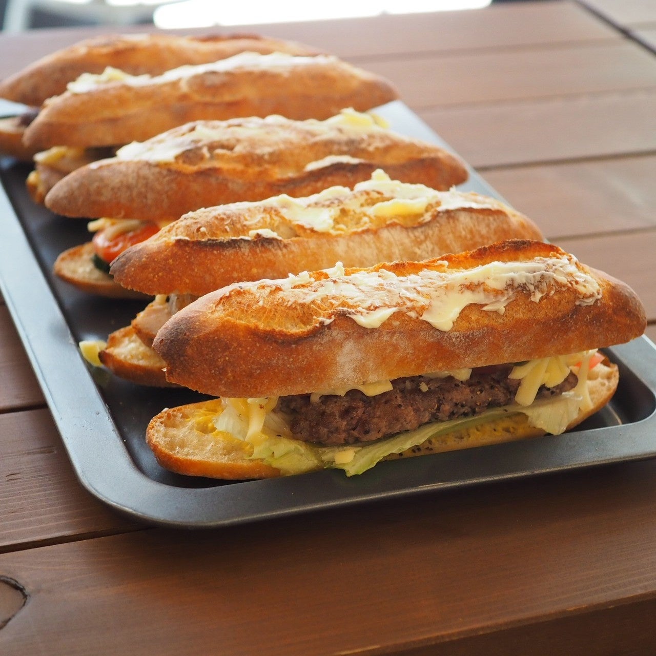 1日限定10食の「牛肉100%ハンバーグサンド」