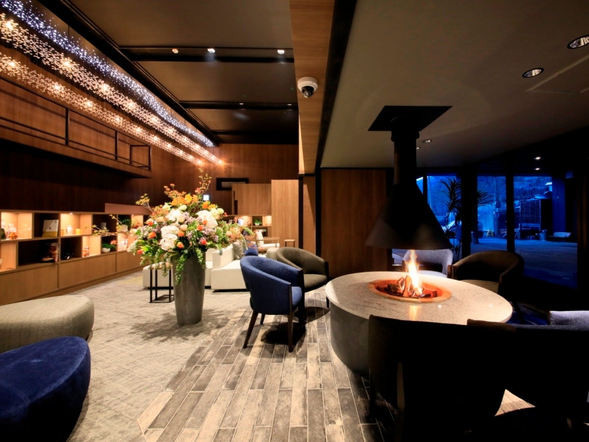 ラグジュアリーな雰囲気が漂うロビーラウンジ(鳴子風雅)