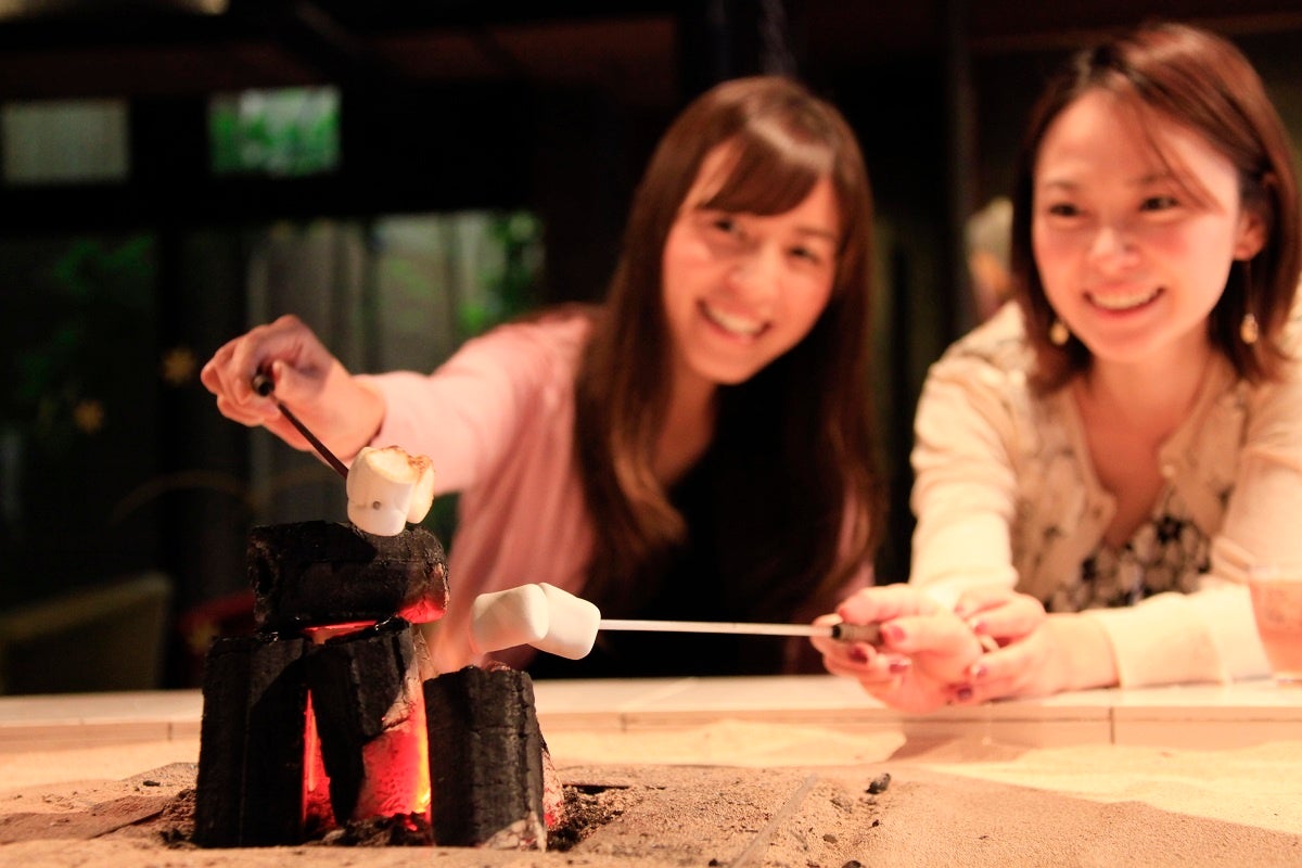 囲炉裏でマシュマロ焼き