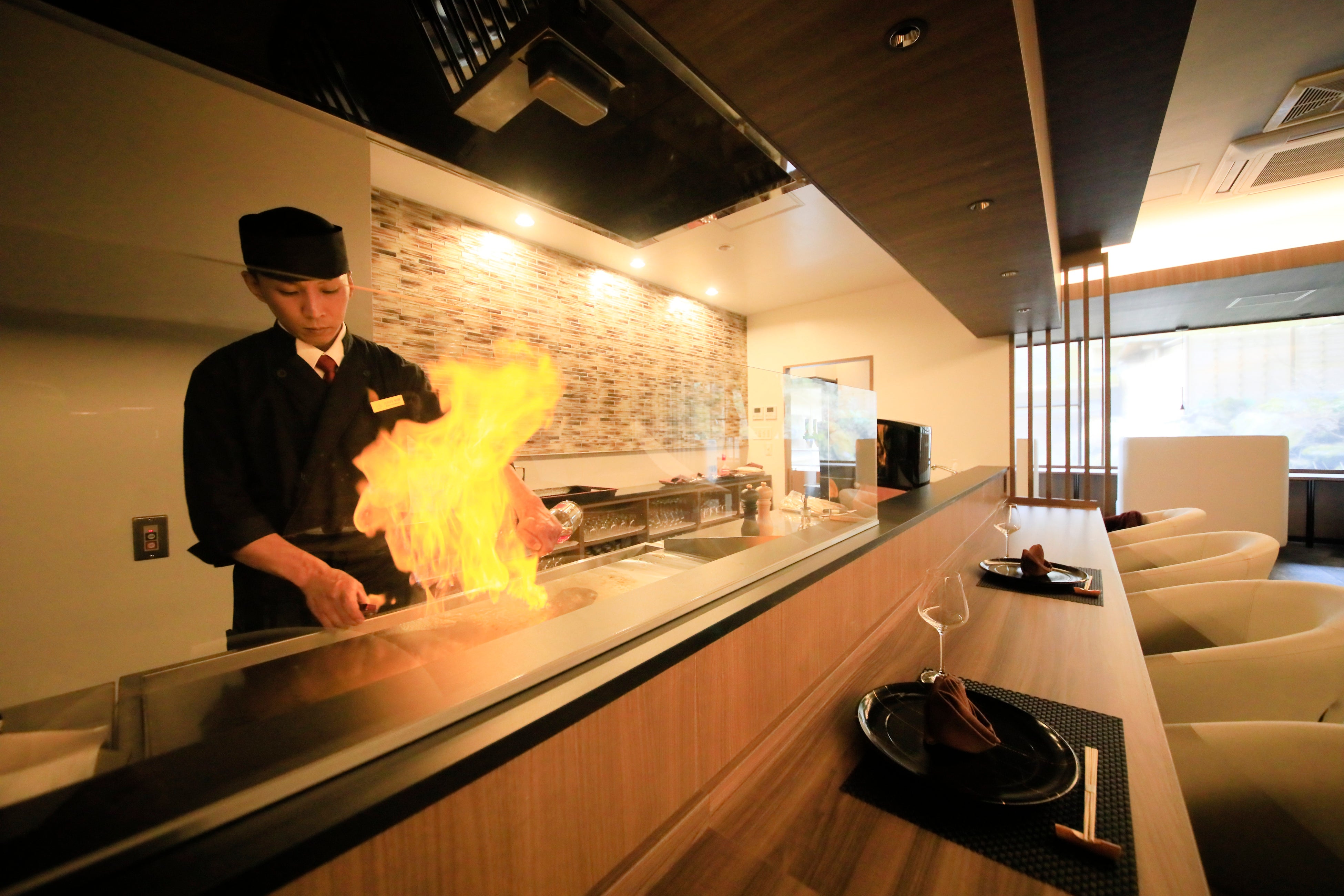 【鳴子風雅】ライブキッチンで作る出来立てのステーキ