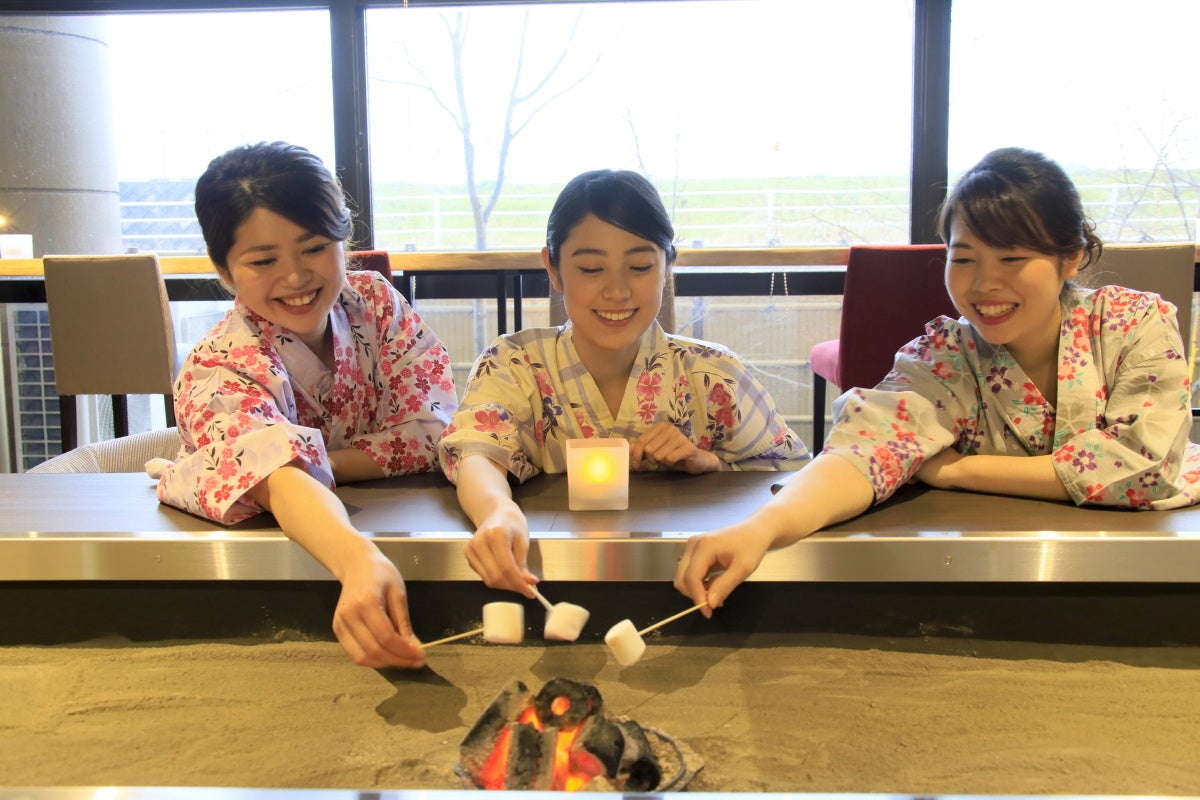 炭火で焼くマシュマロ