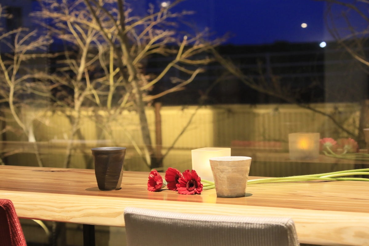 「菊池川」を望む場所に配置されたカフェバー