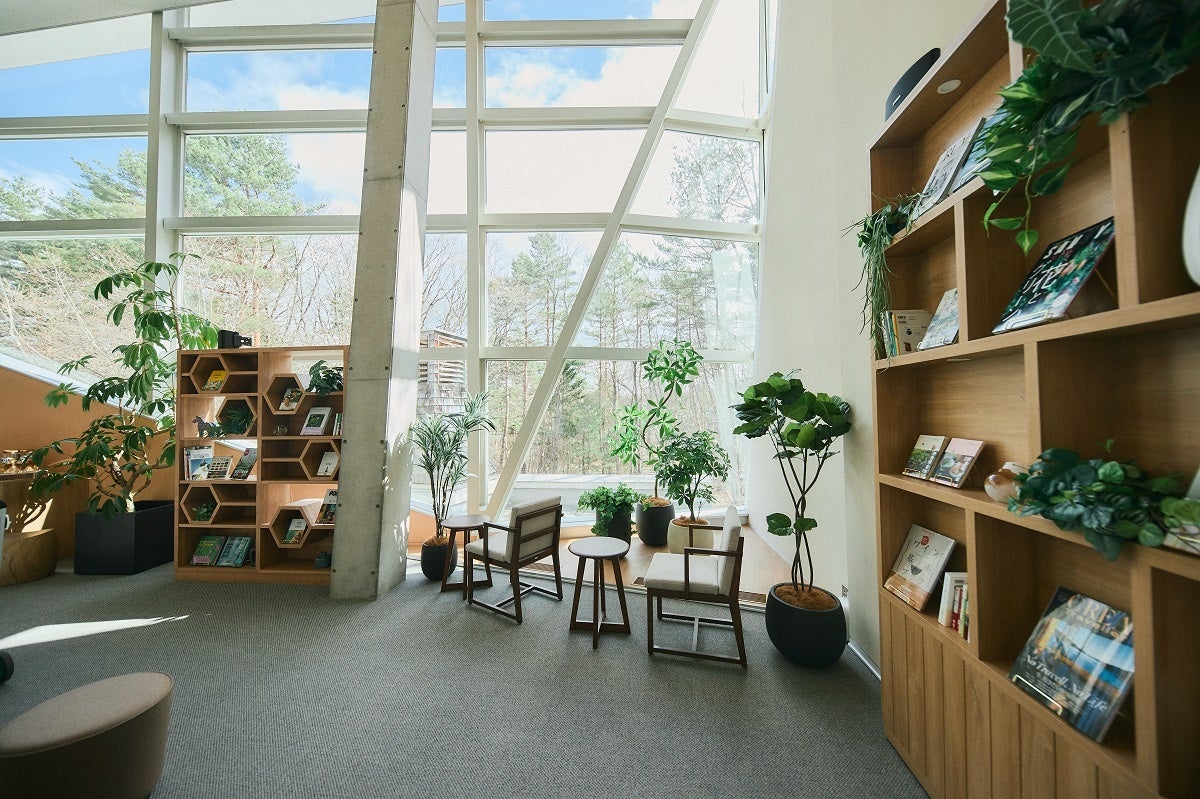 癒しの空間が広がる森のライブラリー（フォートリート草津）