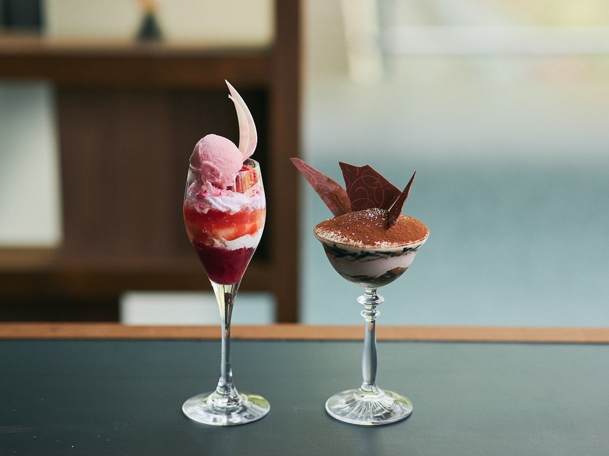 食後は苺やティラミスの〆パフェを