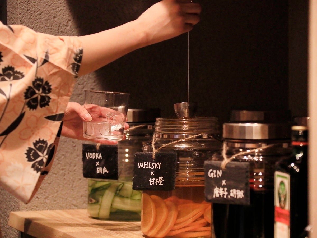 夜はオリジナルリキュールもご用意