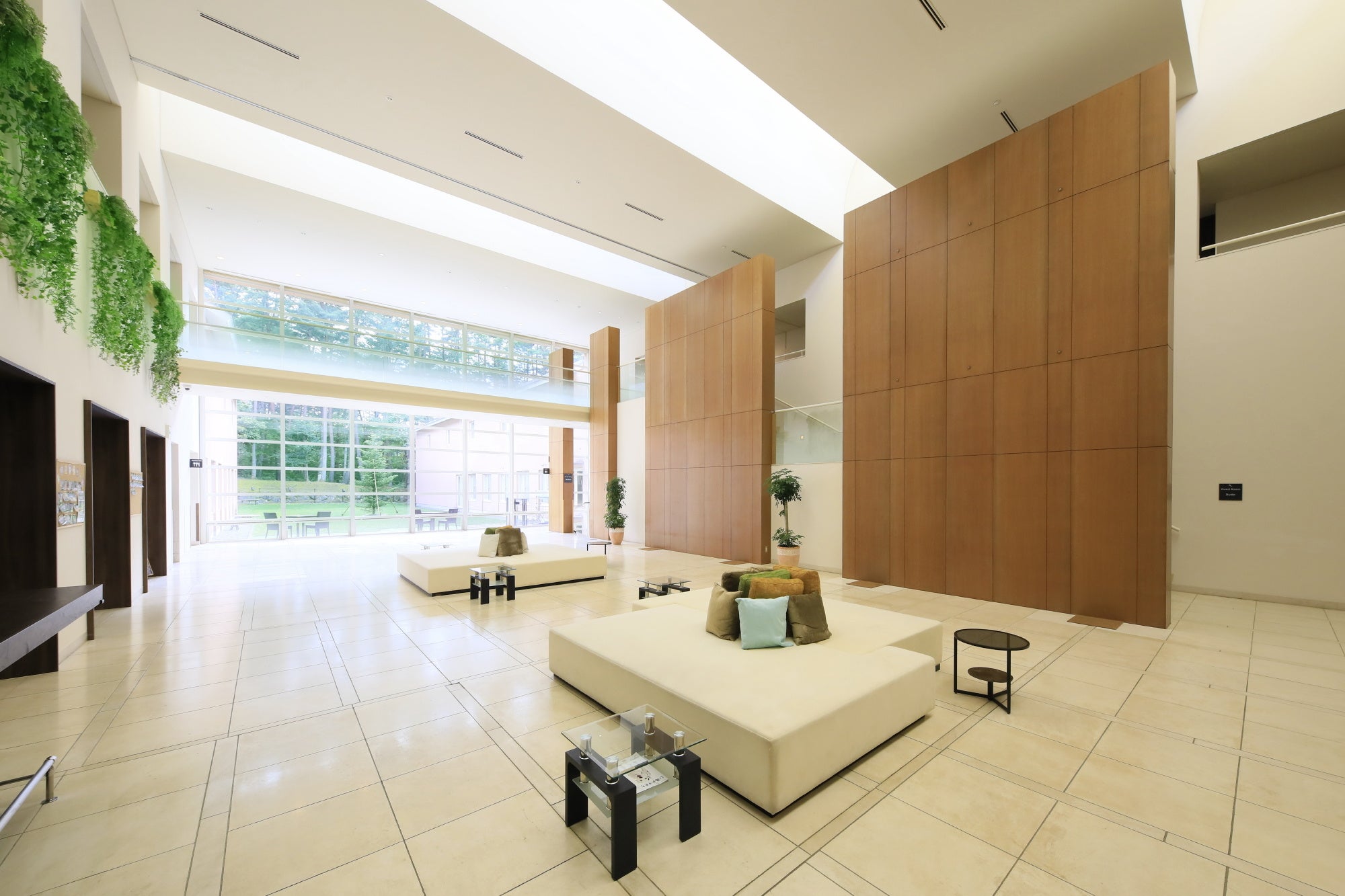 【ゆとりろ蓼科ホテル】吹き抜けのロビー