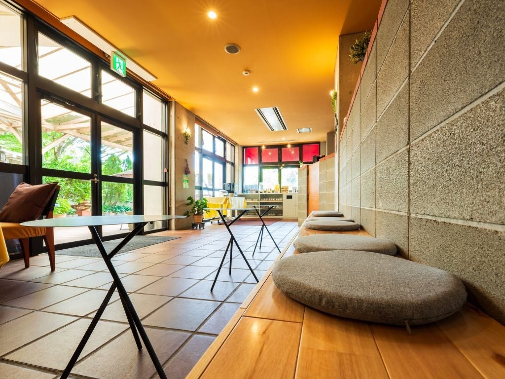 カフェラウンジでごゆっくりお寛ぎください