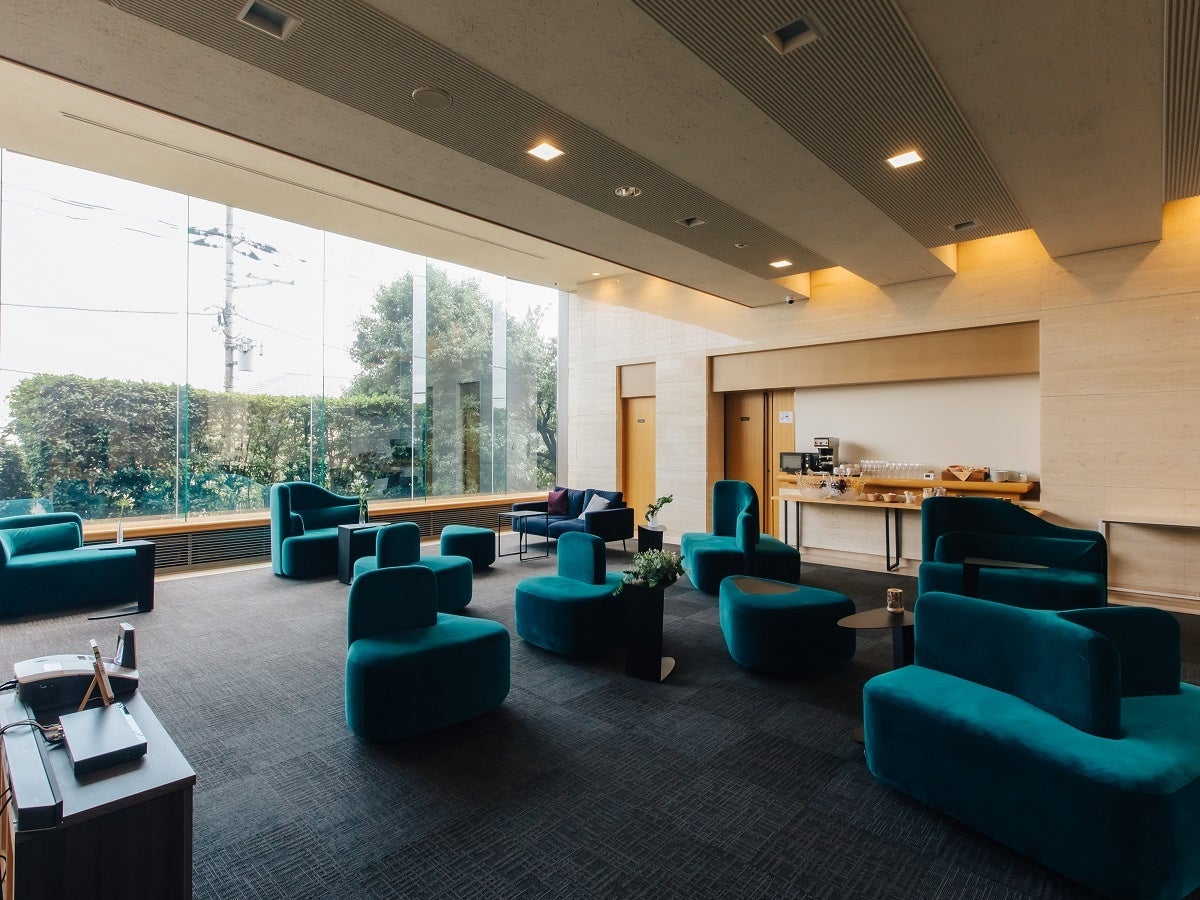 ロビーはモダンで居心地の良い空間