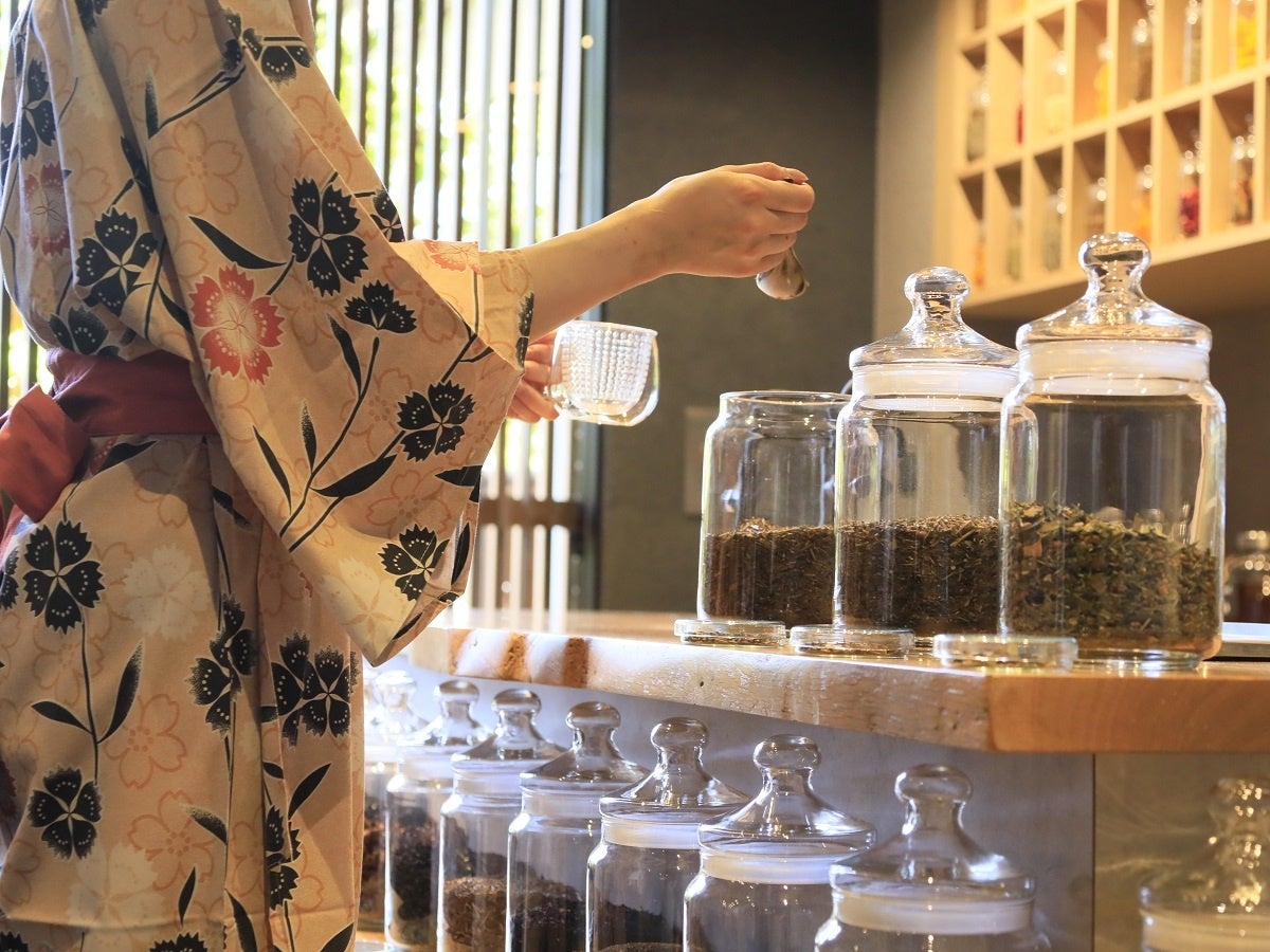 【メルヴェール箱根強羅】薬膳バーではお好きな薬膳茶をお愉しみください