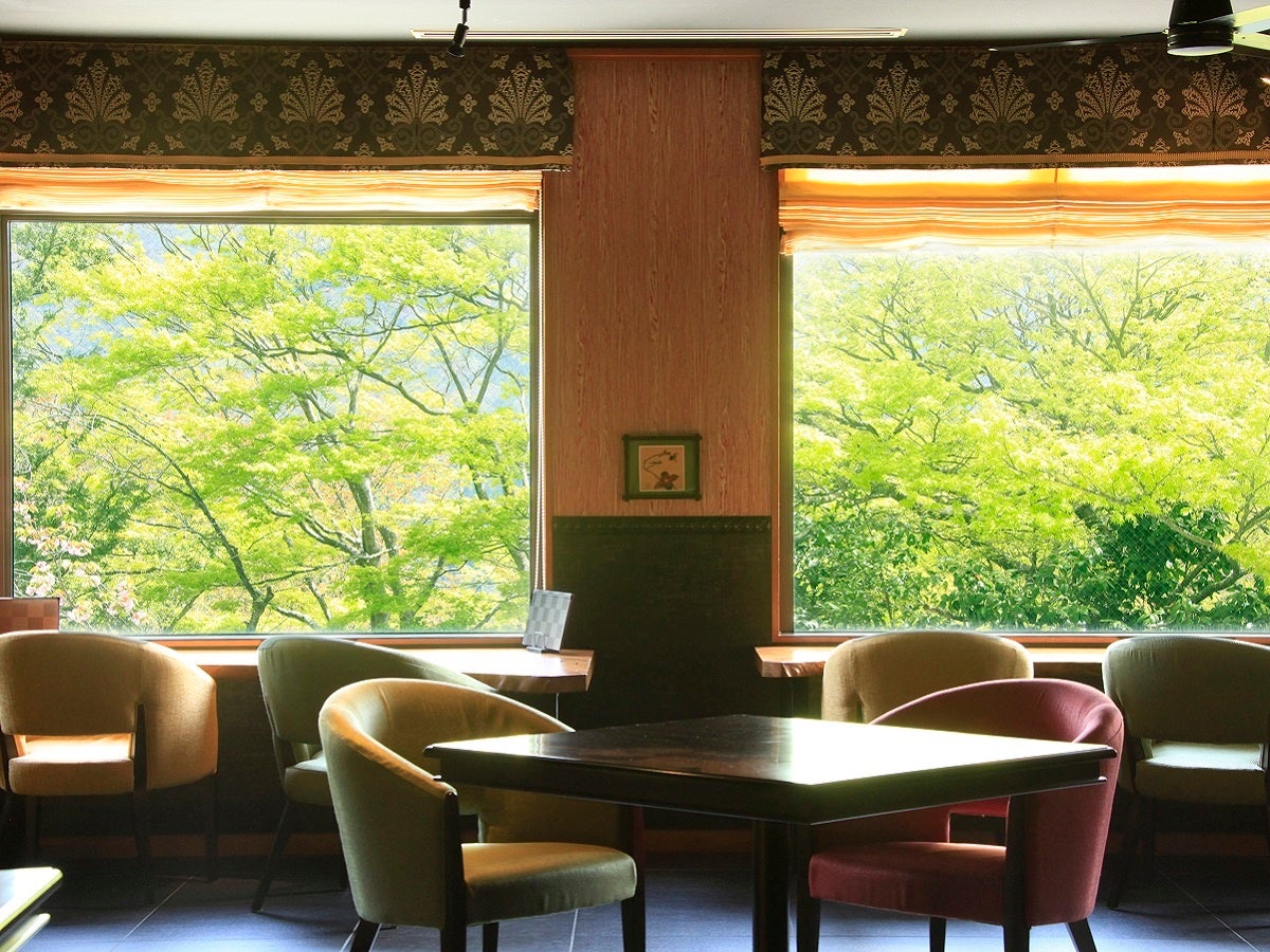 【別邸今宵】四季折々の自然を愉しめるレストラン会場