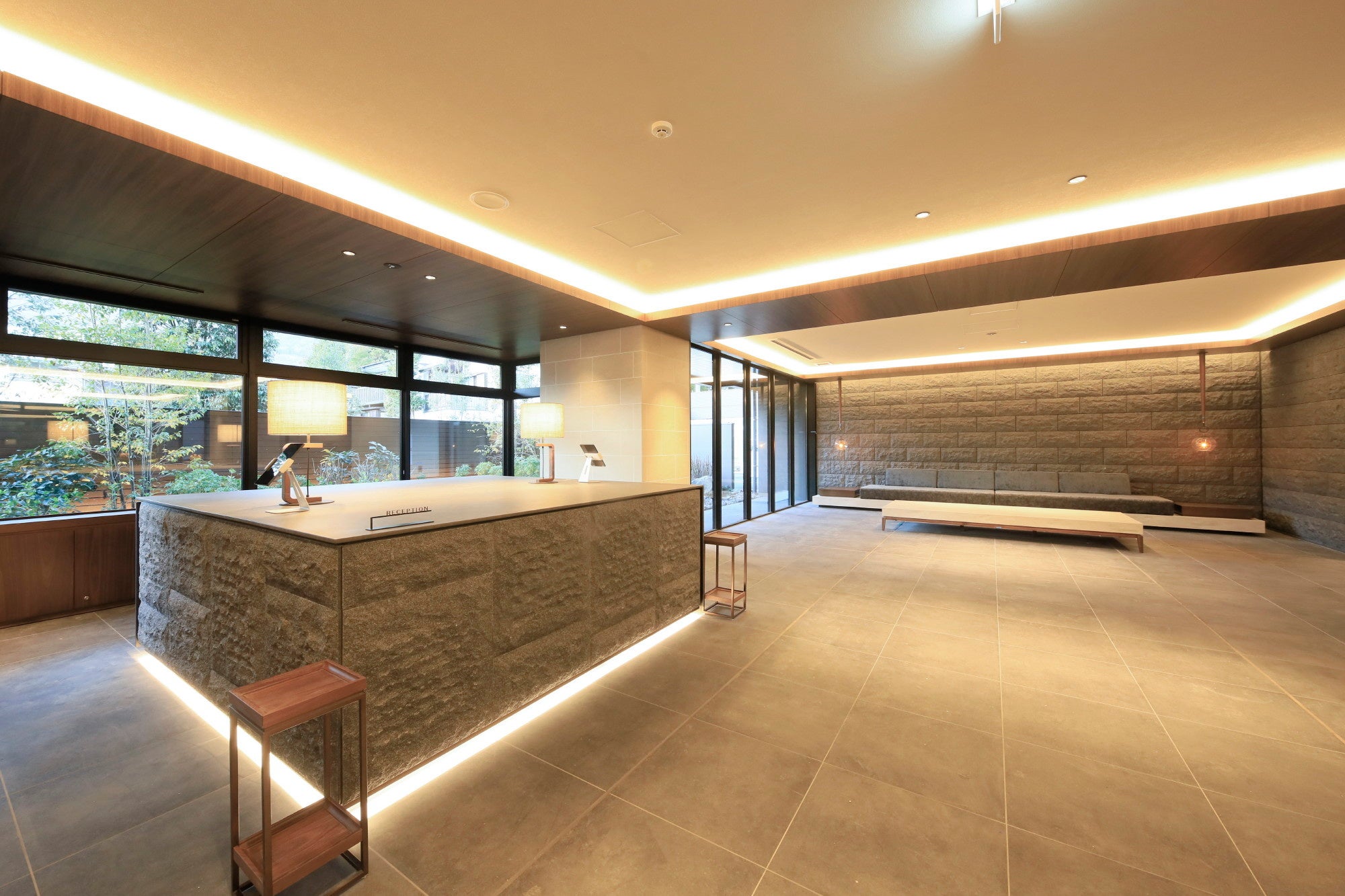 落ち着いた雰囲気のロビー