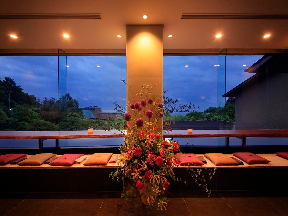 相模湾を一望できる人気の足湯カフェ