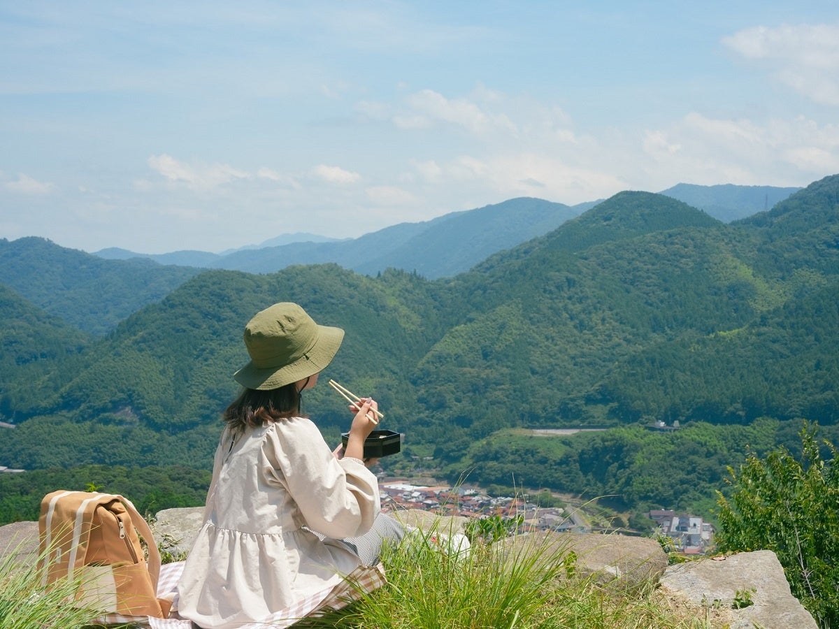 【絶景朝食】旅先で朝活を愉しもう!鳥取・津和野の温泉宿がトレッキング&山頂朝ごはん付プランをリニューアル|2025年10月1日~