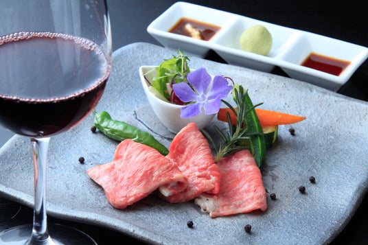 【10周年記念】熱海のオーベルジュに5大特典付プランが登場 いちおしワインと料理で贅沢なひとときを|2026年4月24日~ 【10周年記念】熱海のオーベルジュに5大特典付プランが登場 いちおしワインと料理で贅沢なひとときを|2026年4月24日~