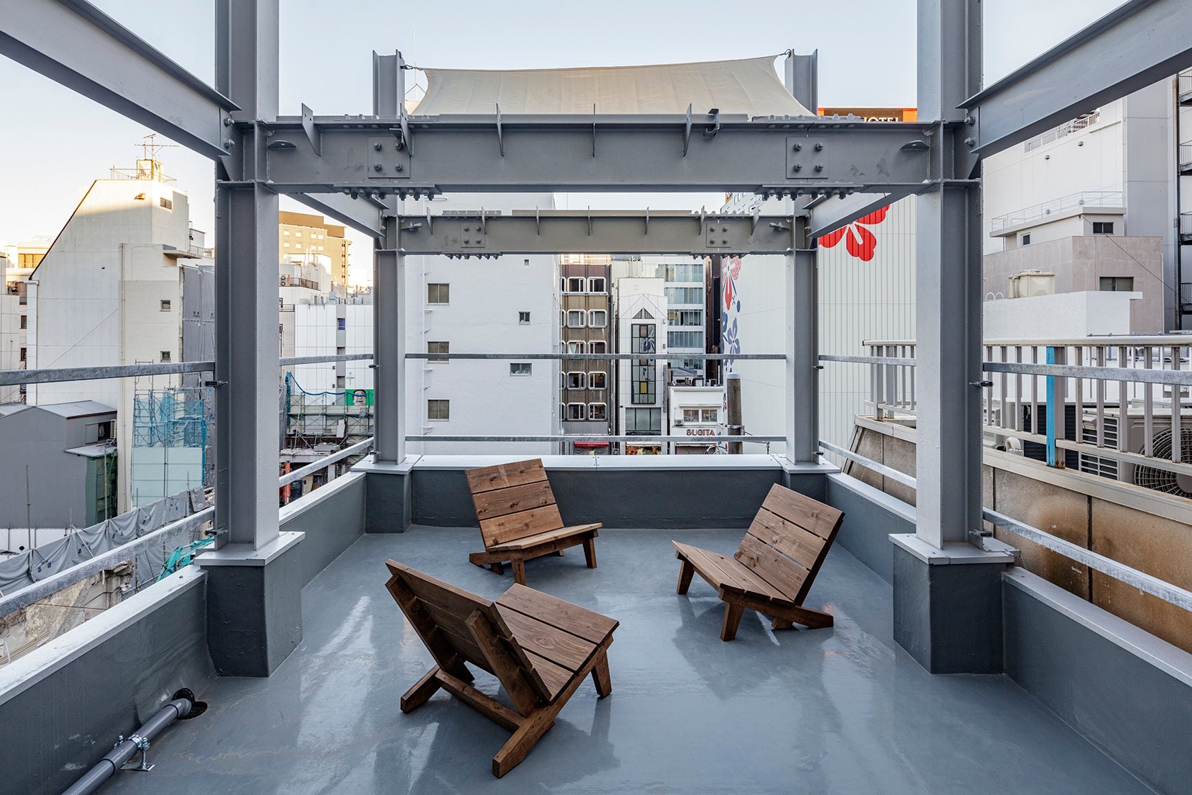 増築部を解体して生まれた屋上