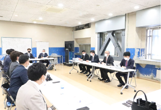 日本YEGメンバー(左)と吉本興業の皆様(右)