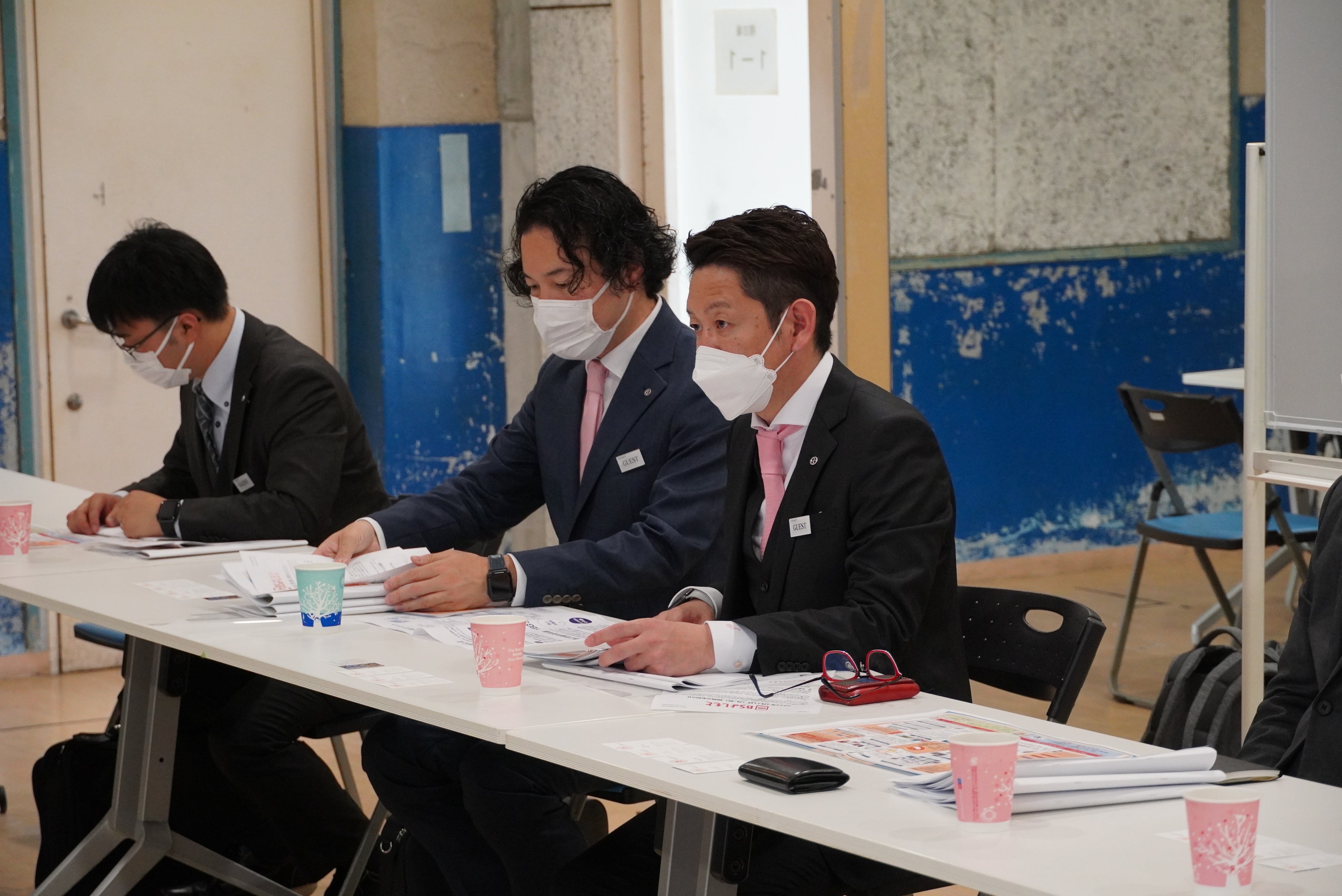 日本YEGの活動を説明する⻄村会⻑(右端)