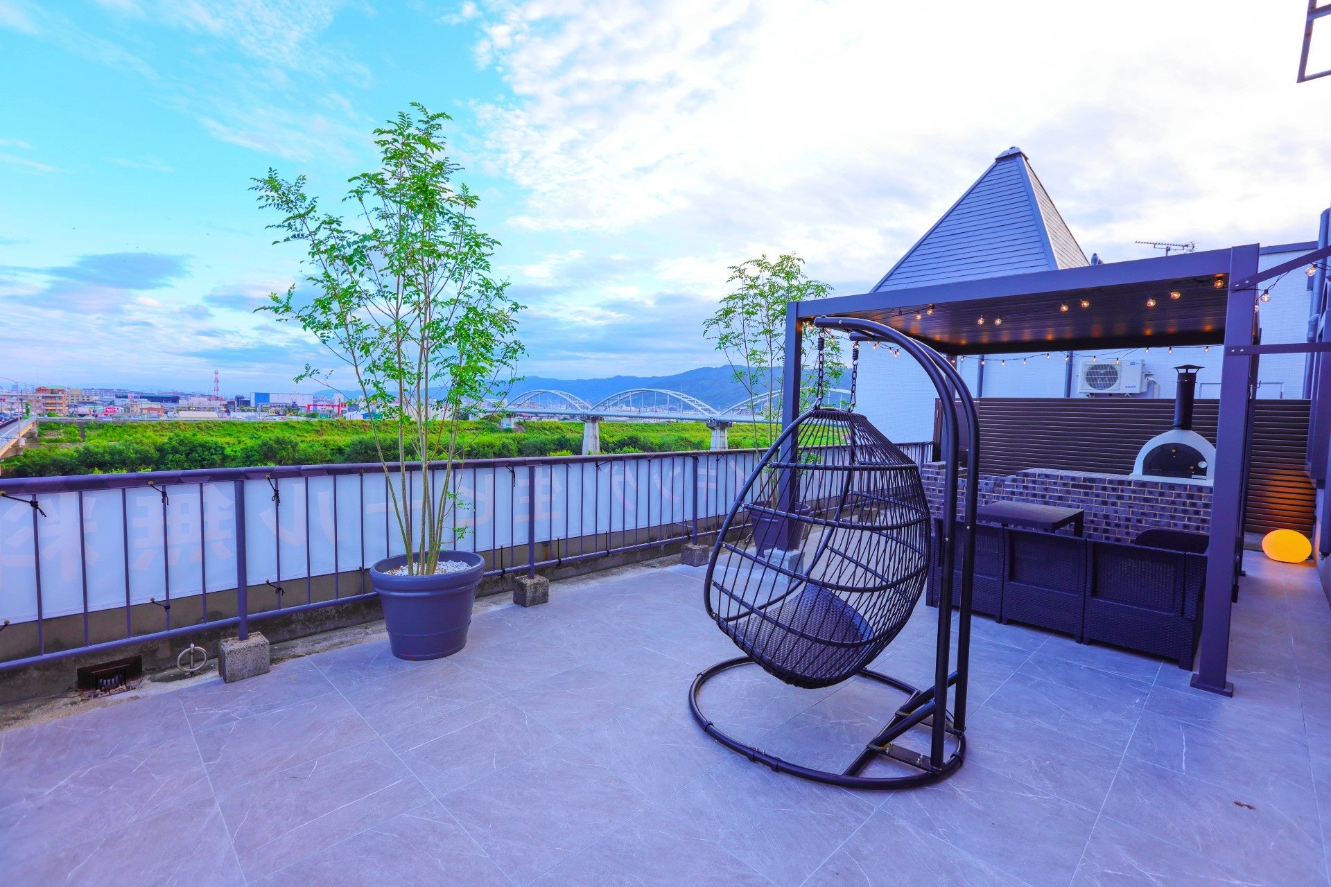 5階テラススペースイメージ。開放的な時間をお過ごしいただけます。